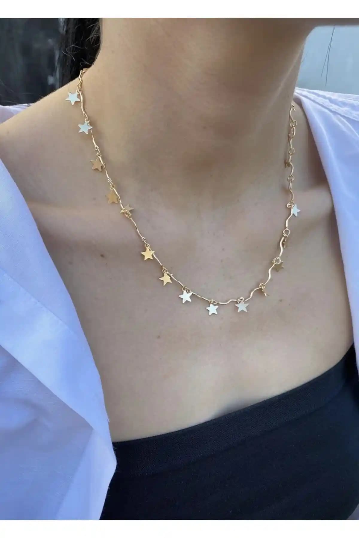 Kadın Yıldız Kolye: Zarif Tasarımı ve Çok Yönlü Kullanım İmkanıyla Stilinizin Tamamlayıcısı