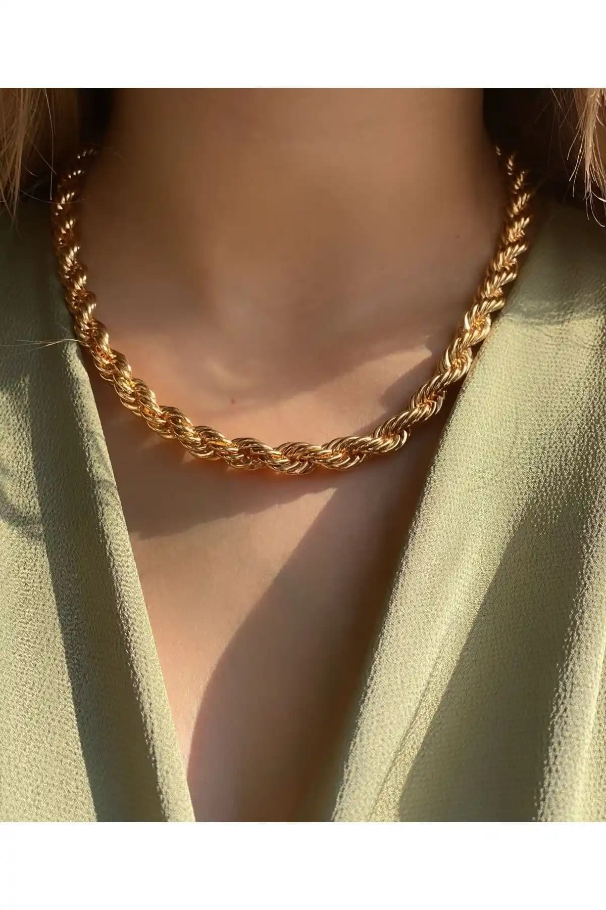 Kadınlar İçin Dayanıklı ve Şık Altın Kaplama Kolye - Uzun Ömürlü Takı Seçenekleri