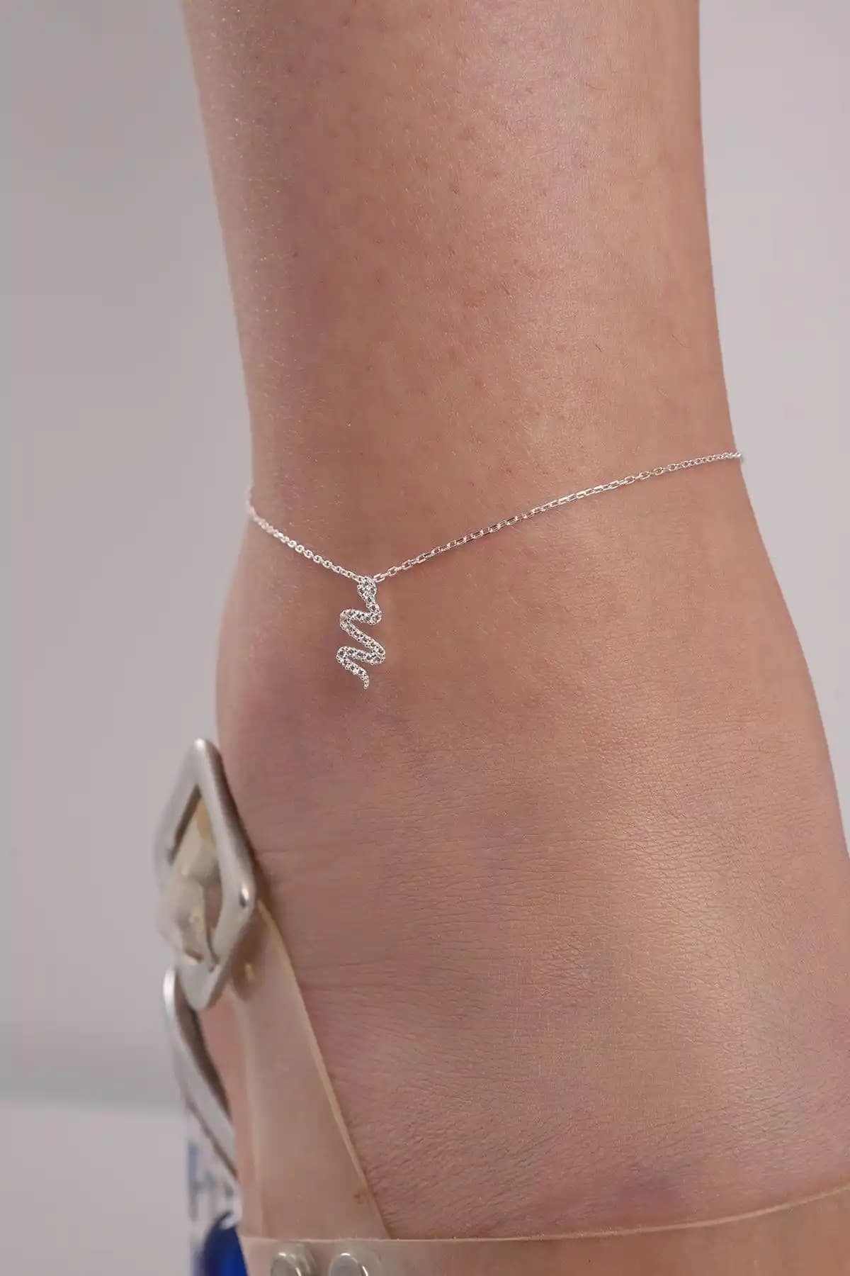 Kadınlar İçin Modern ve Zarif 925 Ayar Gümüş Yılan Model Halhal ve Aksesuarlar