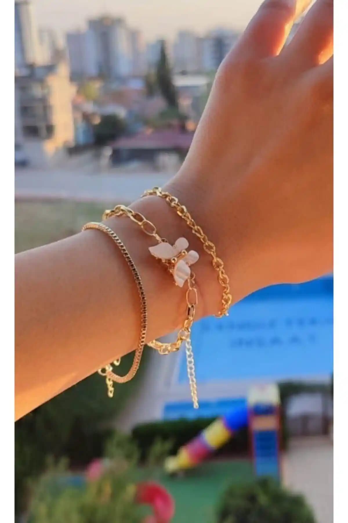 Kadınlar İçin Zarif ve Dayanıklı 3’lü Kelebek Bileklik Seti - Şık Aksesuarlar