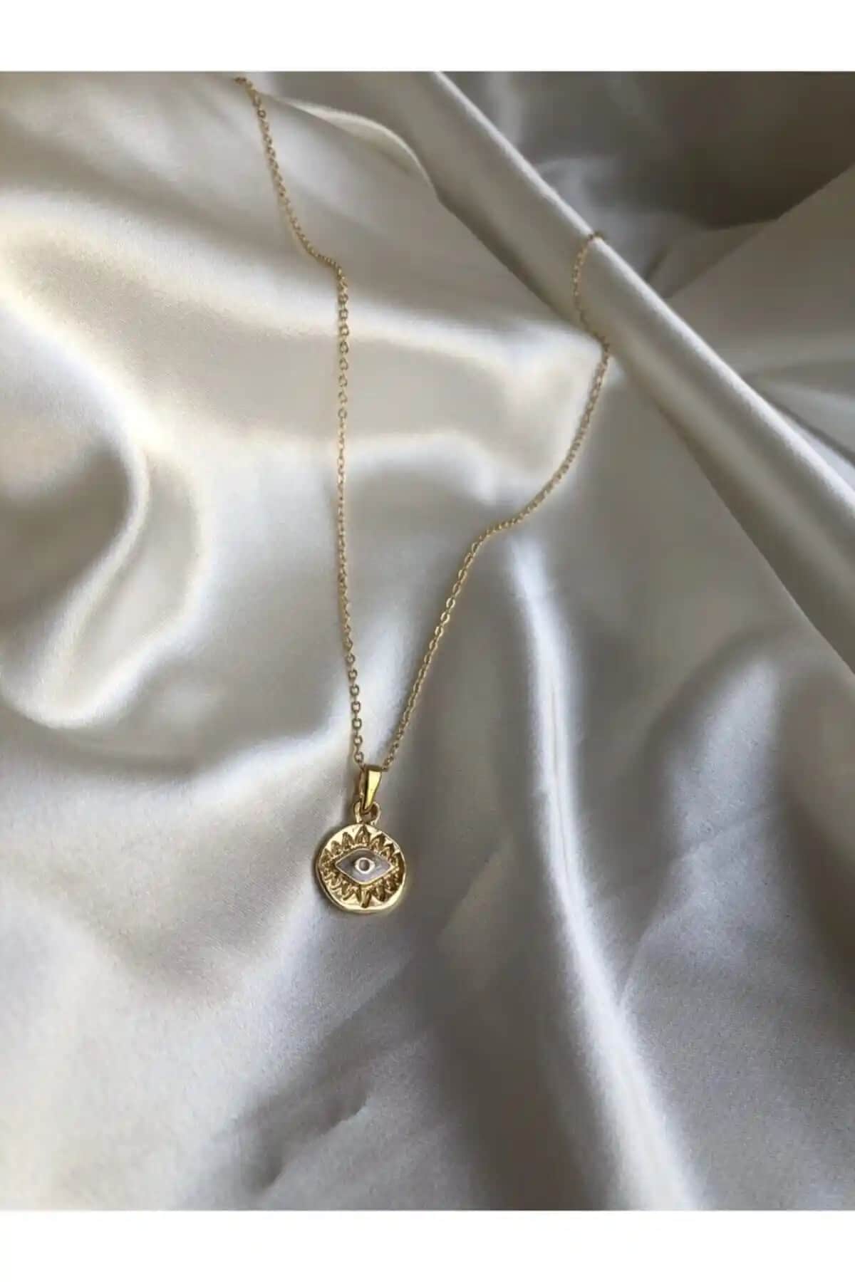 Kadınlar İçin Zarif ve Dayanıklı Altın Kaplama Göz Kolye Tasarımı ve Özellikleri