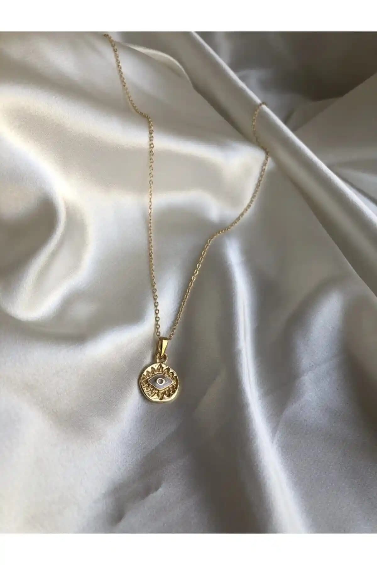 Kadınlar İçin Zarif ve Dayanıklı Altın Kaplama Göz Kolye Tasarımı ve Özellikleri