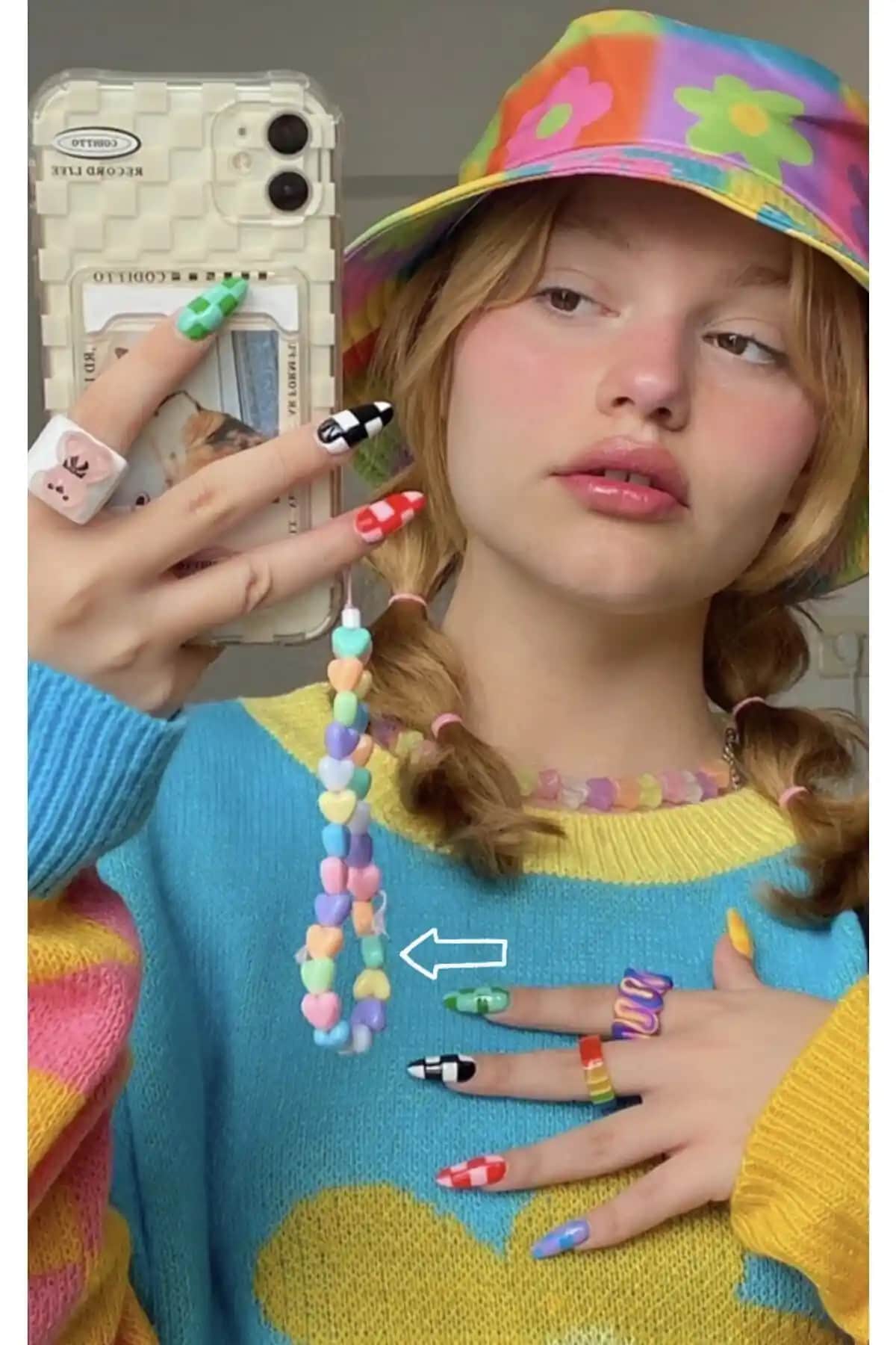 Kalp Figürlü Telefon Askısı: Şık ve Çok Yönlü Kullanım İmkanı Sunan Aksesuar