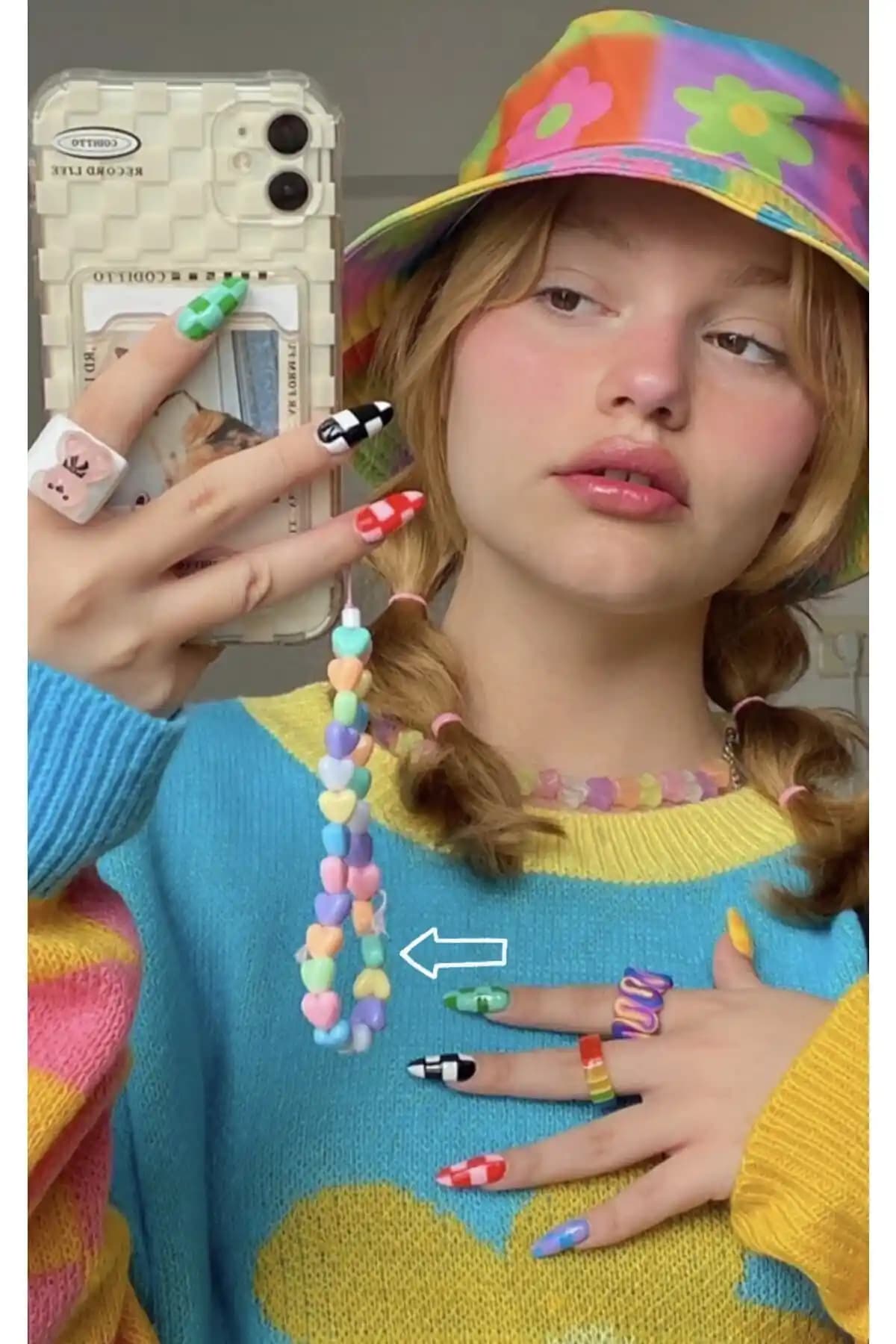 Kalp Figürlü Telefon Askısı: Şık ve Çok Yönlü Kullanım İmkanı Sunan Aksesuar