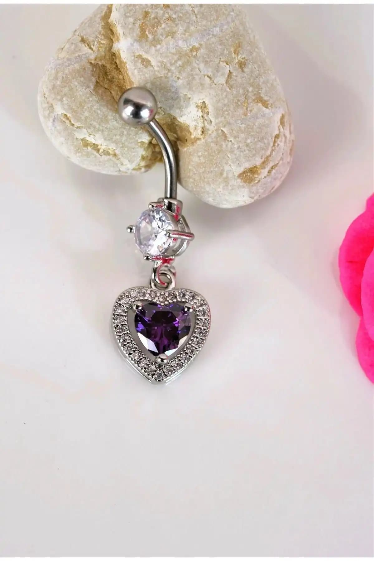 Kalp Model Mor Taşlı Çelik Göbek Piercing: Şık ve Dayanıklı Takı Seçeneği