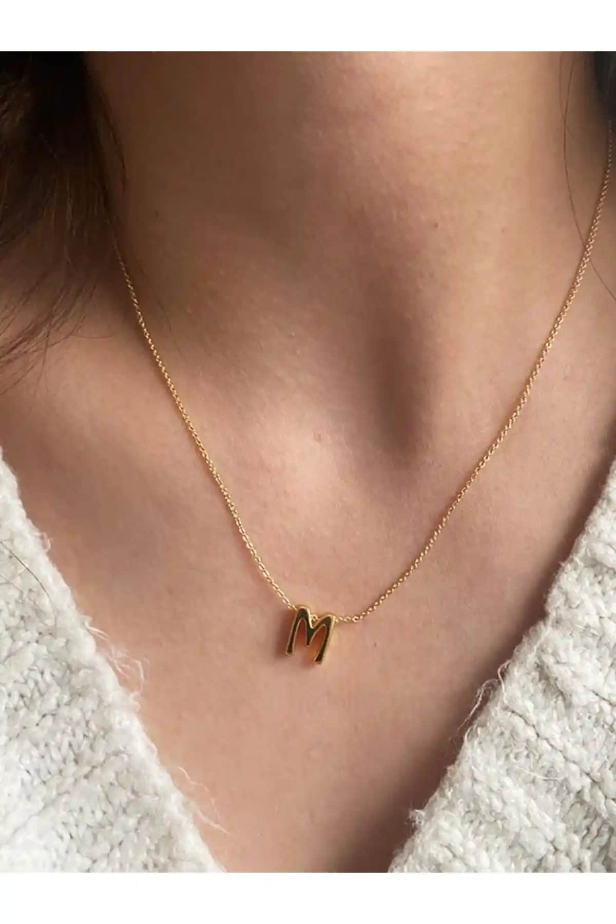 KARACA DESİGN Harfli Kolye Gold Zincir: Şık ve Kişisel Tarzınızı Yansıtan Aksesuar