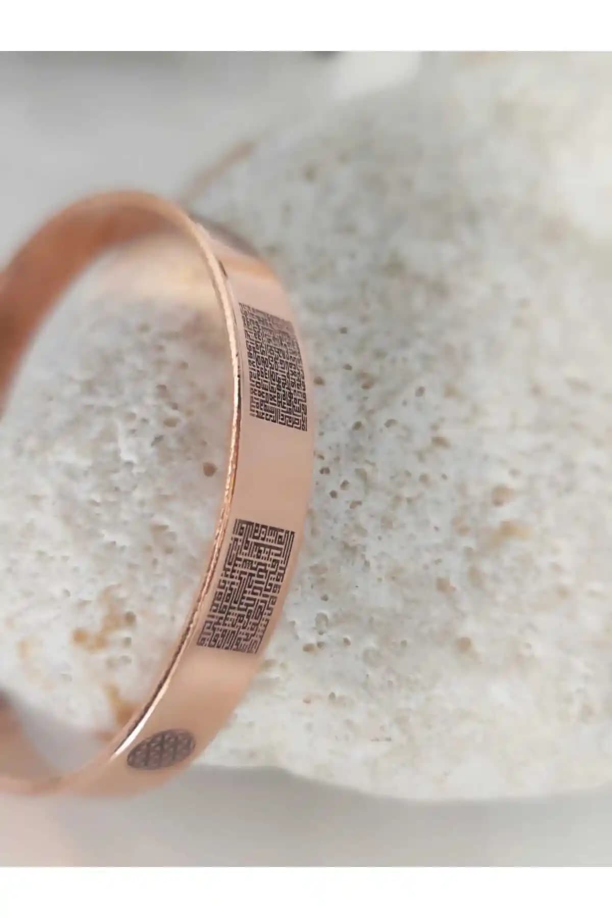 KAVELE Saf Bakır Kufi Felak ve Ayetel Kürsi Ayetli Bileklik: Manevi ve Estetik Birliktelik