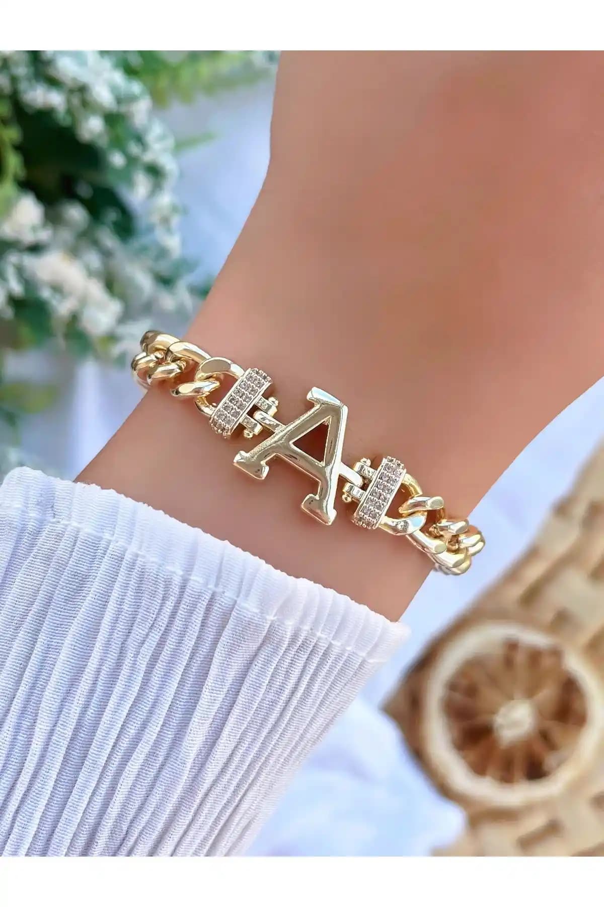 KBC STORE Harfli Zincir Bileklik: Şıklık ve Kişisel Tarz İçin Modern Aksesuar