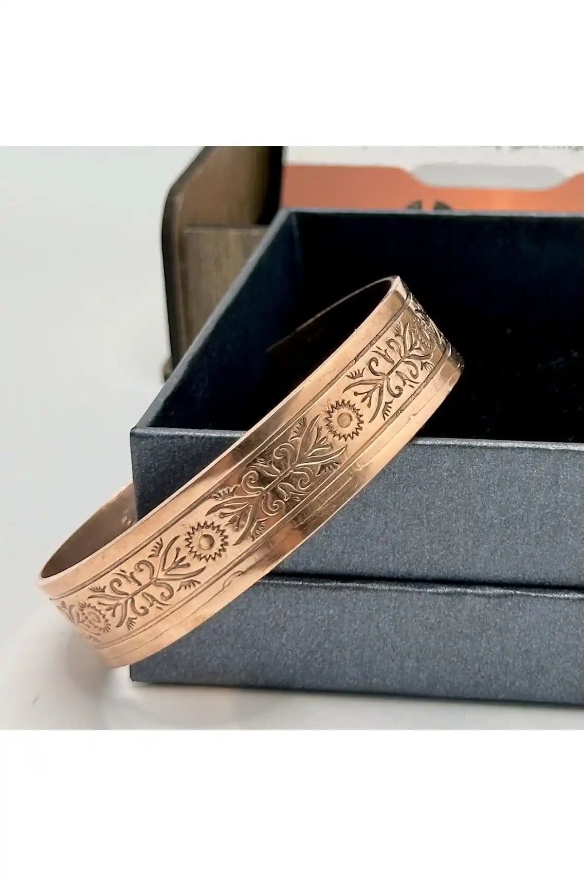 Kehribari Renkli Bakır Bileklik: El İşçiliği ve Sağlık Faydalarıyla Öne Çıkan Aksesuar