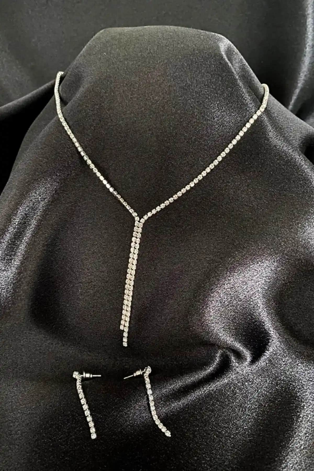 Kenan Takı Su Yolu Abiye Kombin Gümüş Renk Taşlı Kolye ve Küpe Seti