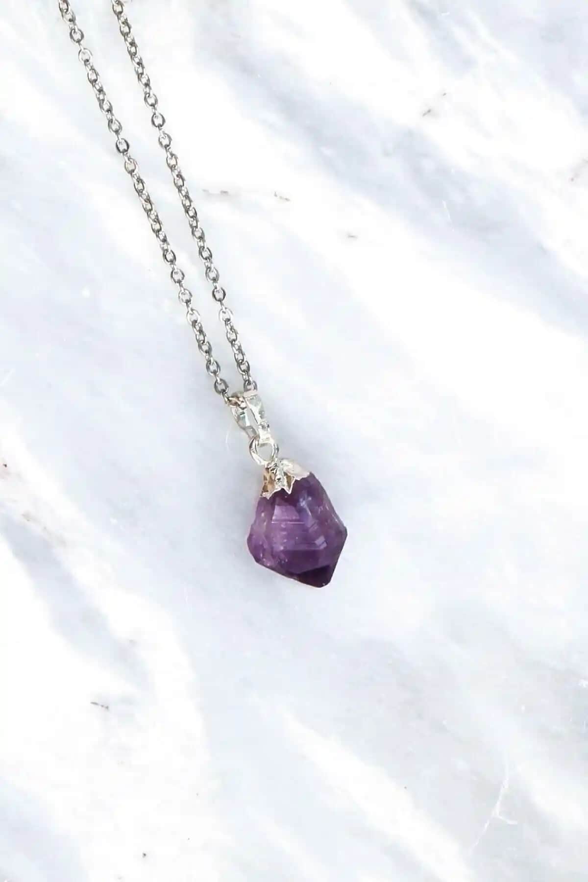 Lepidolit Doğal Taş Ham Ametist Kolye: Zarif ve Enerji Dolu Takı Seçeneği