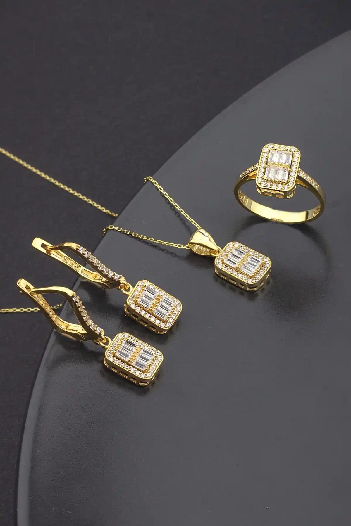 Linterna 925 Ayar Gümüş Baget Taşlı Trapez Takı Seti Modern ve Şık Tasarım