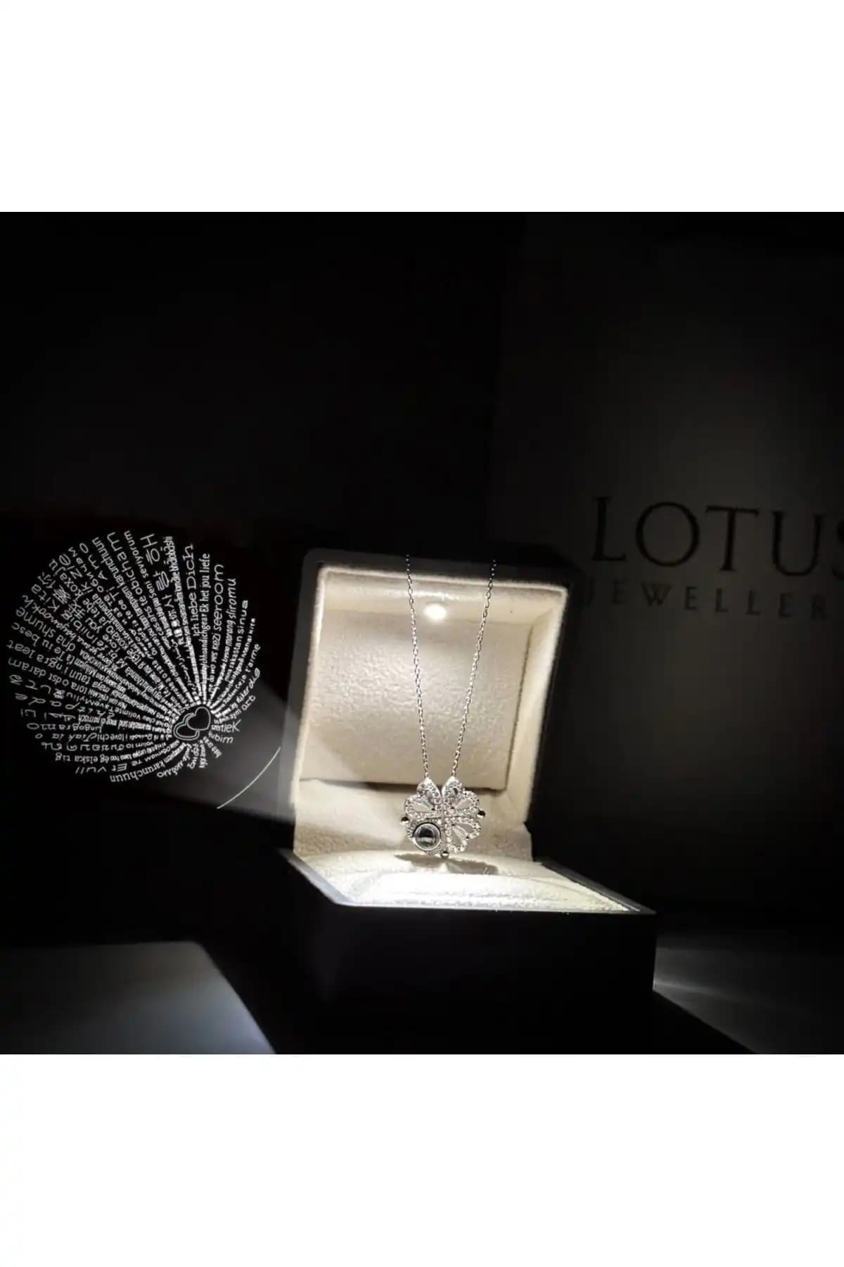 Lotus JW Işıklı Kolye: Anlamlı ve Şık Gümüş Takı Tasarımı