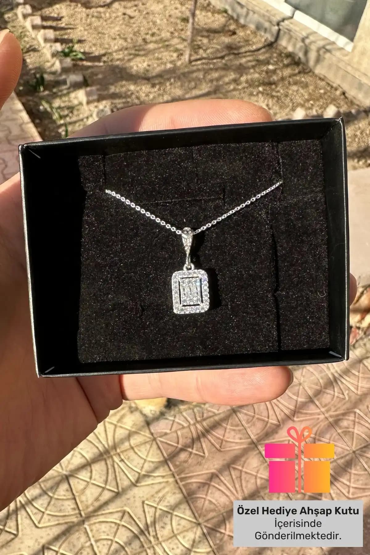 Lucente Jewelry Zarif Baget Taşlı Pırlanta Görünümünde Gümüş Kolye Hediye Kutusu ile
