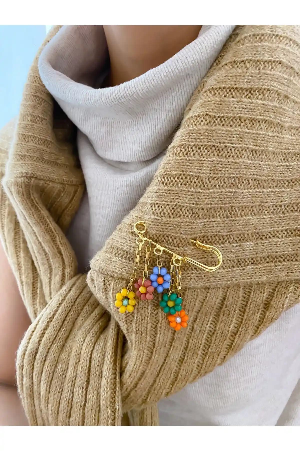 Lucky Designs Renkli Kristal Taşlı Çiçekli Sallantı Kan Broşu Kadınlar İçin Zarif ve Dayanıklı Aksesuar