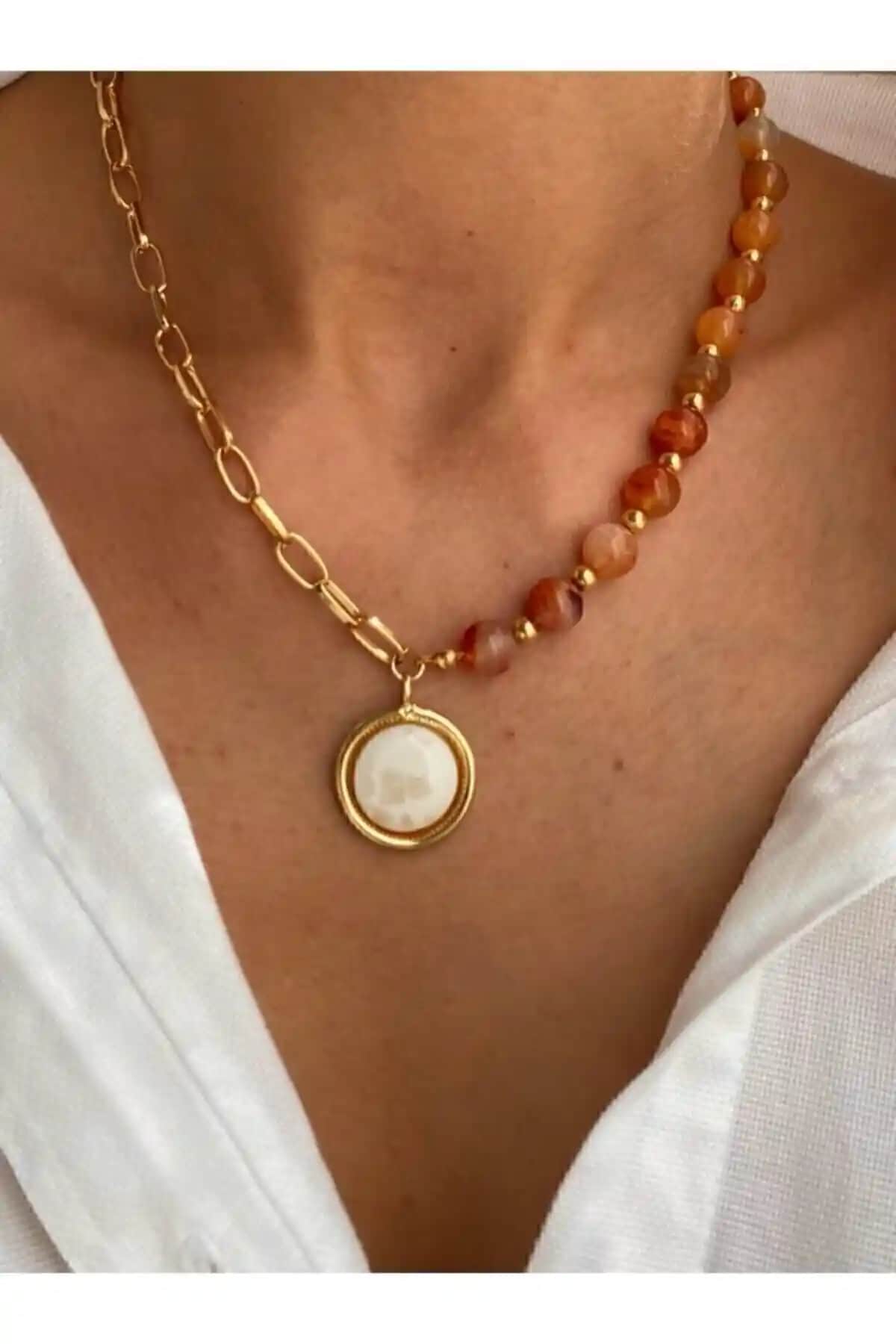 MagicStone Doğaltaşlı Sedef Uçlu Kolye: Zarif ve Modern Tasarım ile Özgünlük Sunar