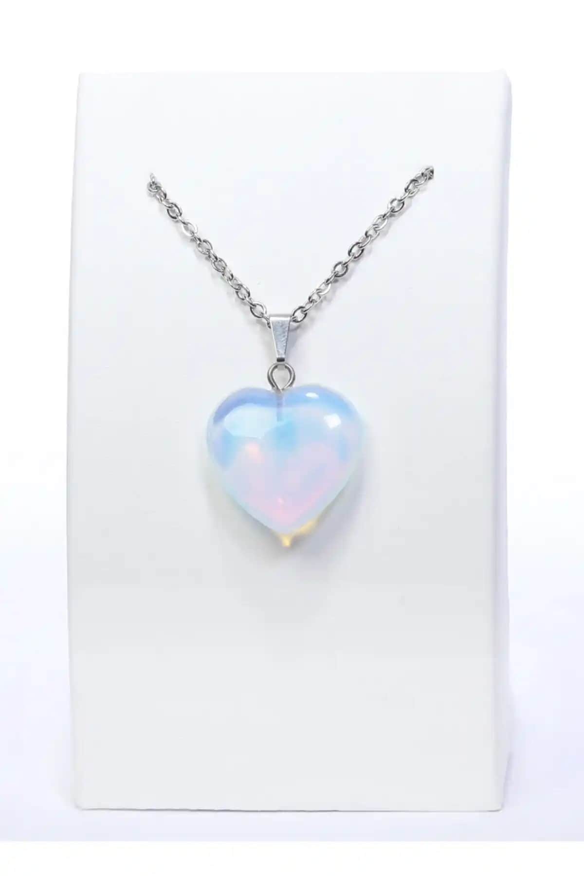 MERCOS Kalp Kesim Ay Taşı Kolye: Doğal Güzellik ve Şıklığın Buluşması