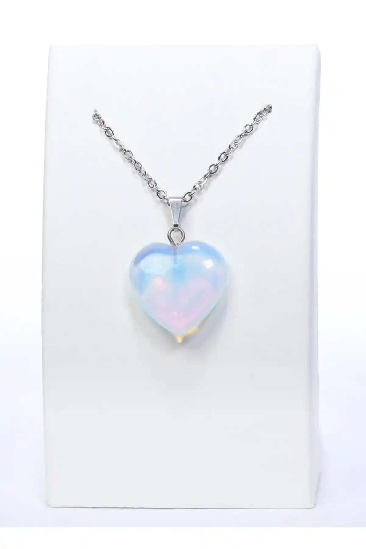 MERCOS Kalp Kesim Ay Taşı Kolye: Doğal Güzellik ve Şıklığın Buluşması