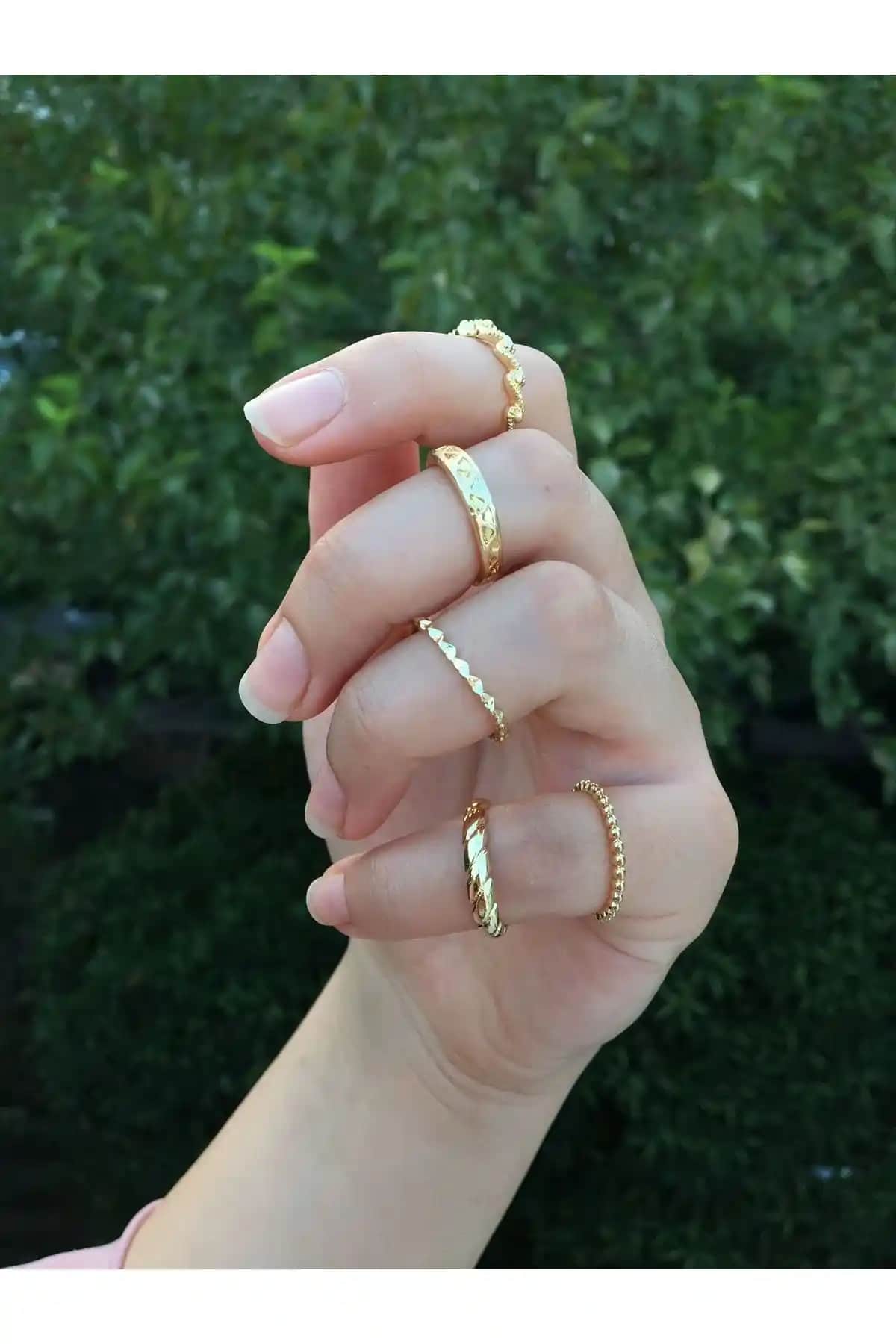Meyras Touch 5'li Modern Gold Yüzük Seti Şıklık ve Zarafeti Bir Arada Sunar