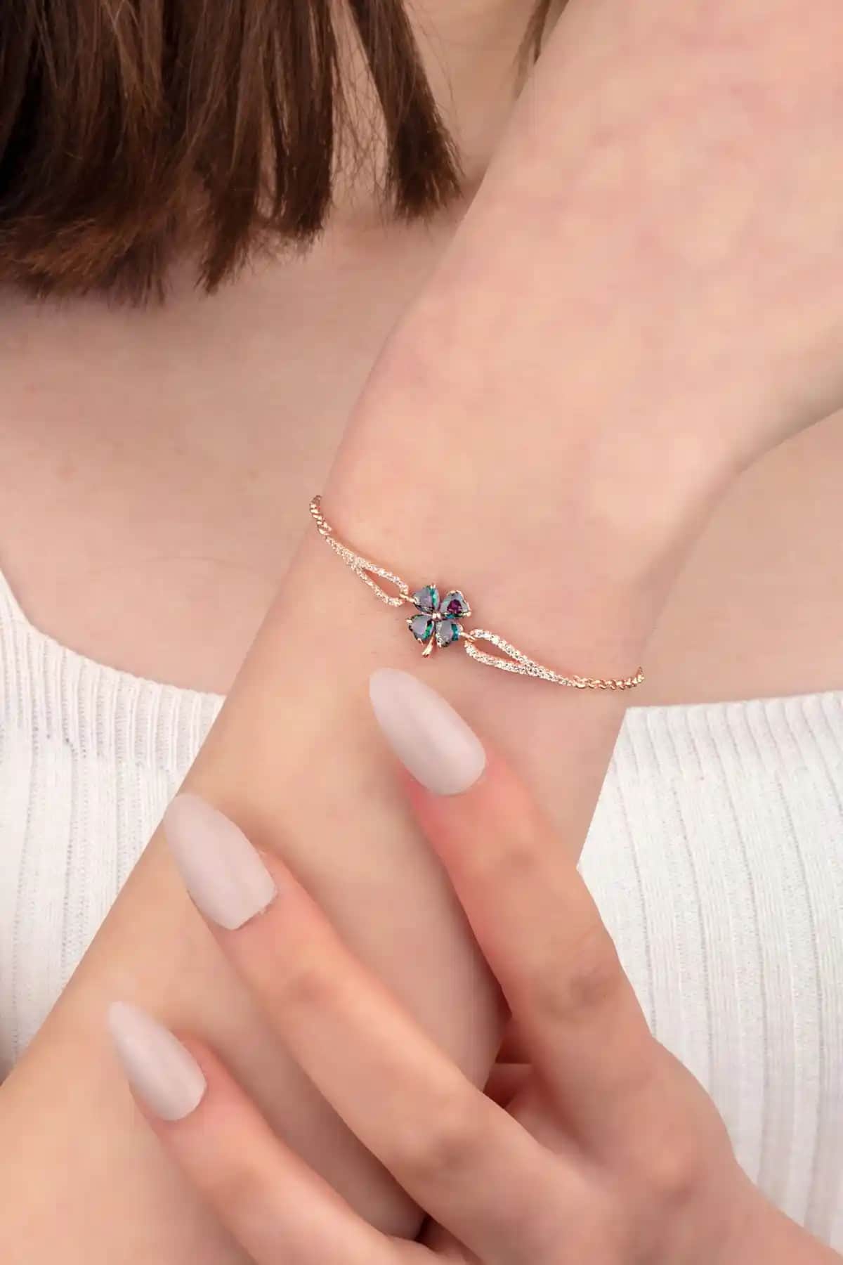 Miavi Silver 925 Ayar Gümüş Mistik Topaz Yonca Bileklik Özellikleri ve Kullanım İpuçları