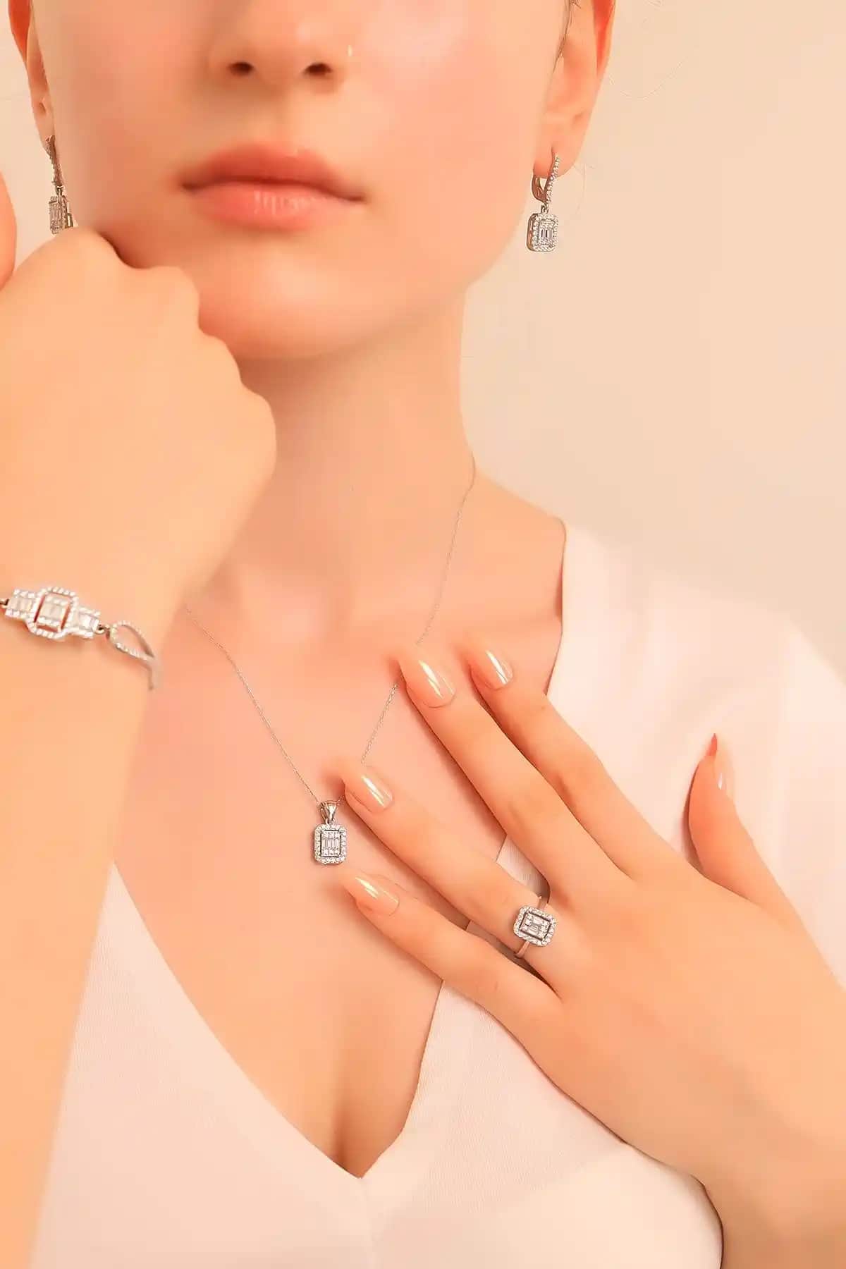 Miavi Silver 925 Ayar Gümüş Trapez Taşlı Takı Seti Zarif ve Dayanıklı Tasarım