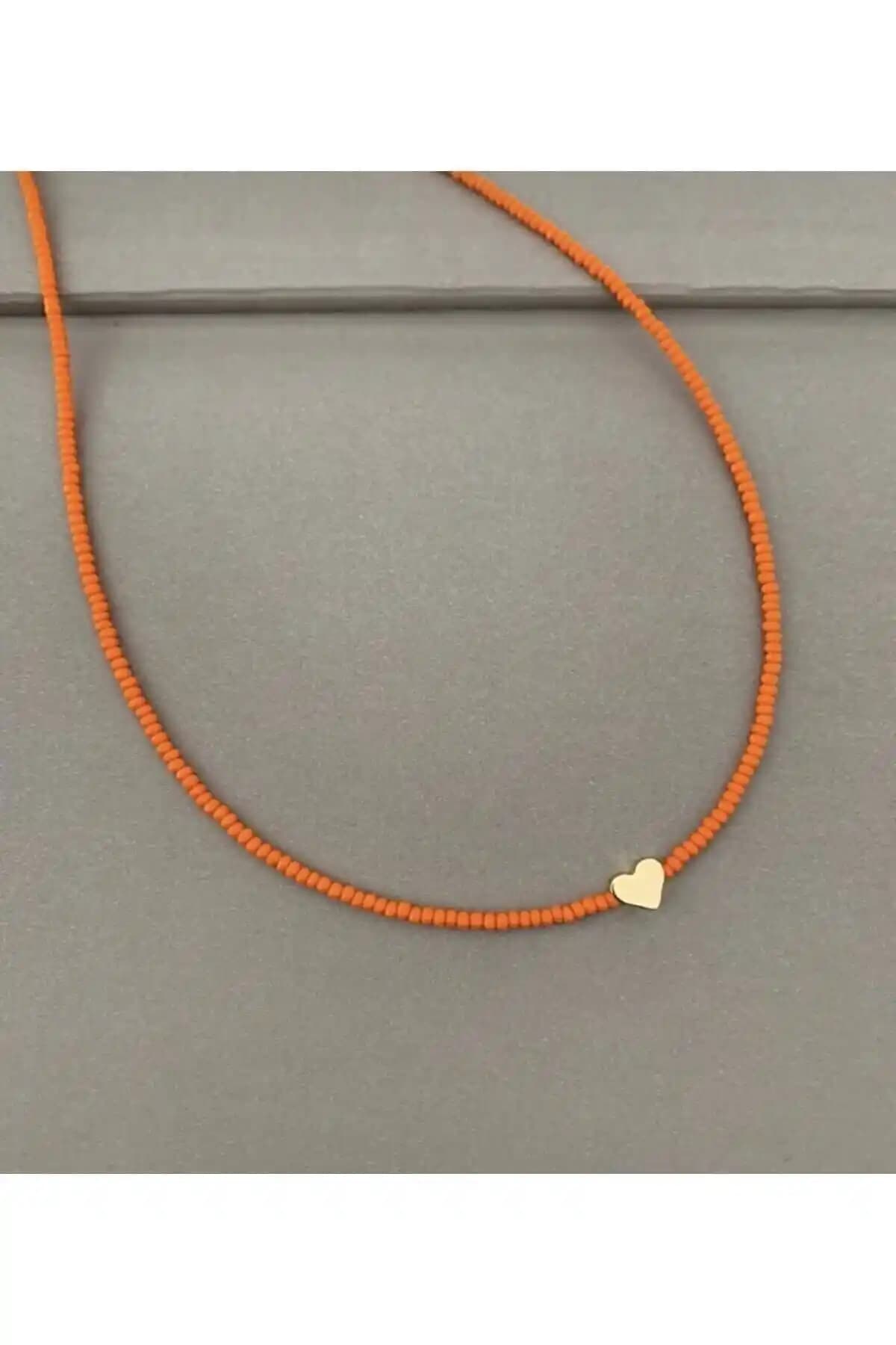 Misto Kalpli Turuncu Boncuk Kolye: Zarif ve Canlı Tasarım ile Günlük Şıklık