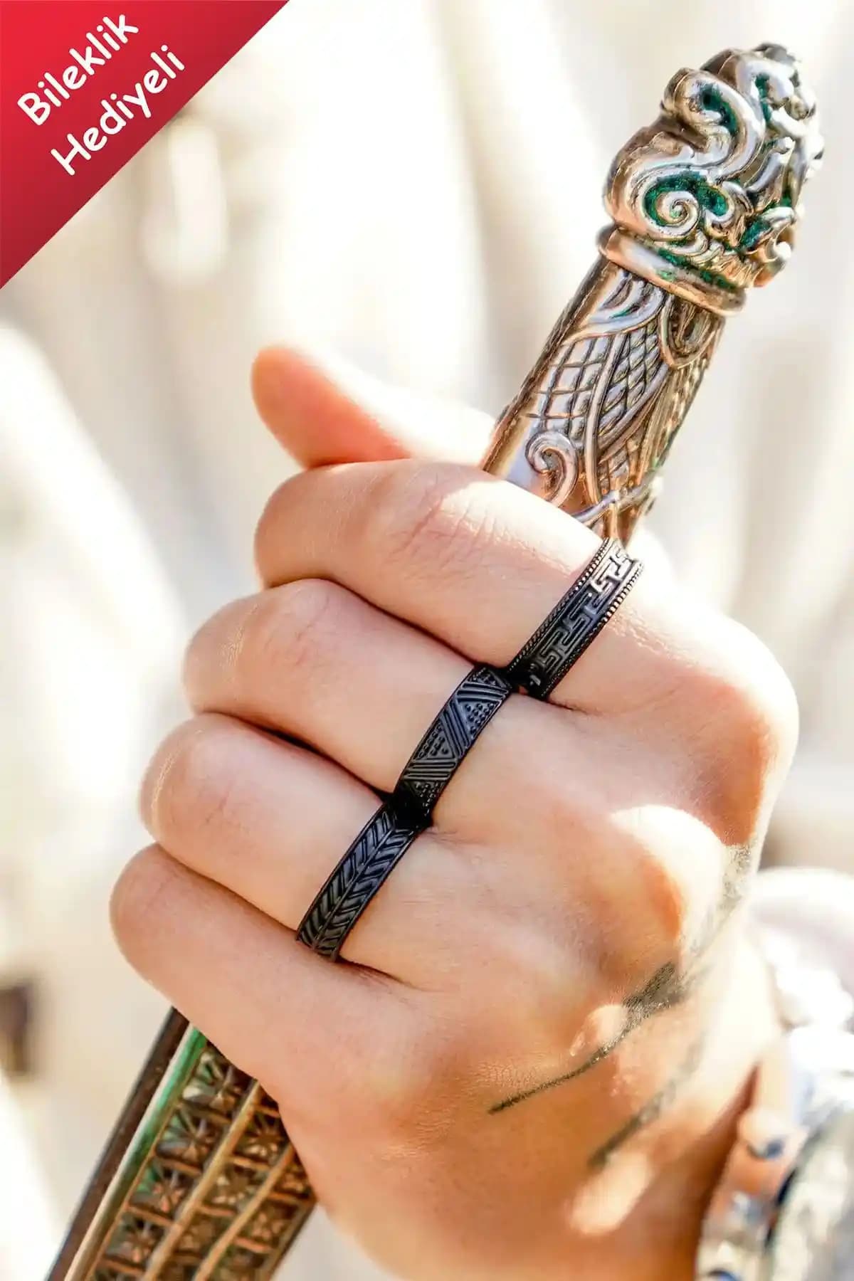 Modern Siyah Üçgen Desen Labirent Yüzük Seti Unisex Takı Şıklığı