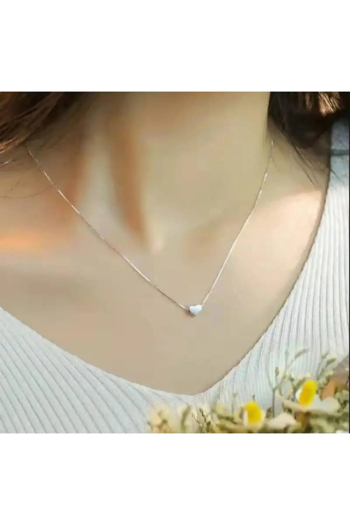 Monalisatoka Kadın Gümüş Kalp Minimal Kolye Şıklık ve Zarafetin Simgesi