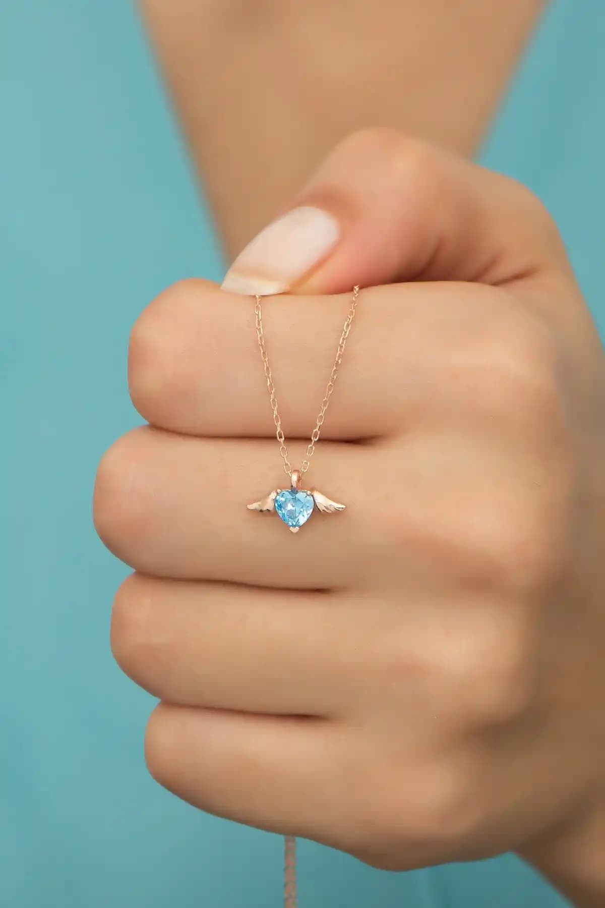 NEREZE 925 Ayar Gümüş Aquamarin Taşlı Uçuşan Kalp Kolye: Zarif ve Kaliteli Takı Seçeneği
