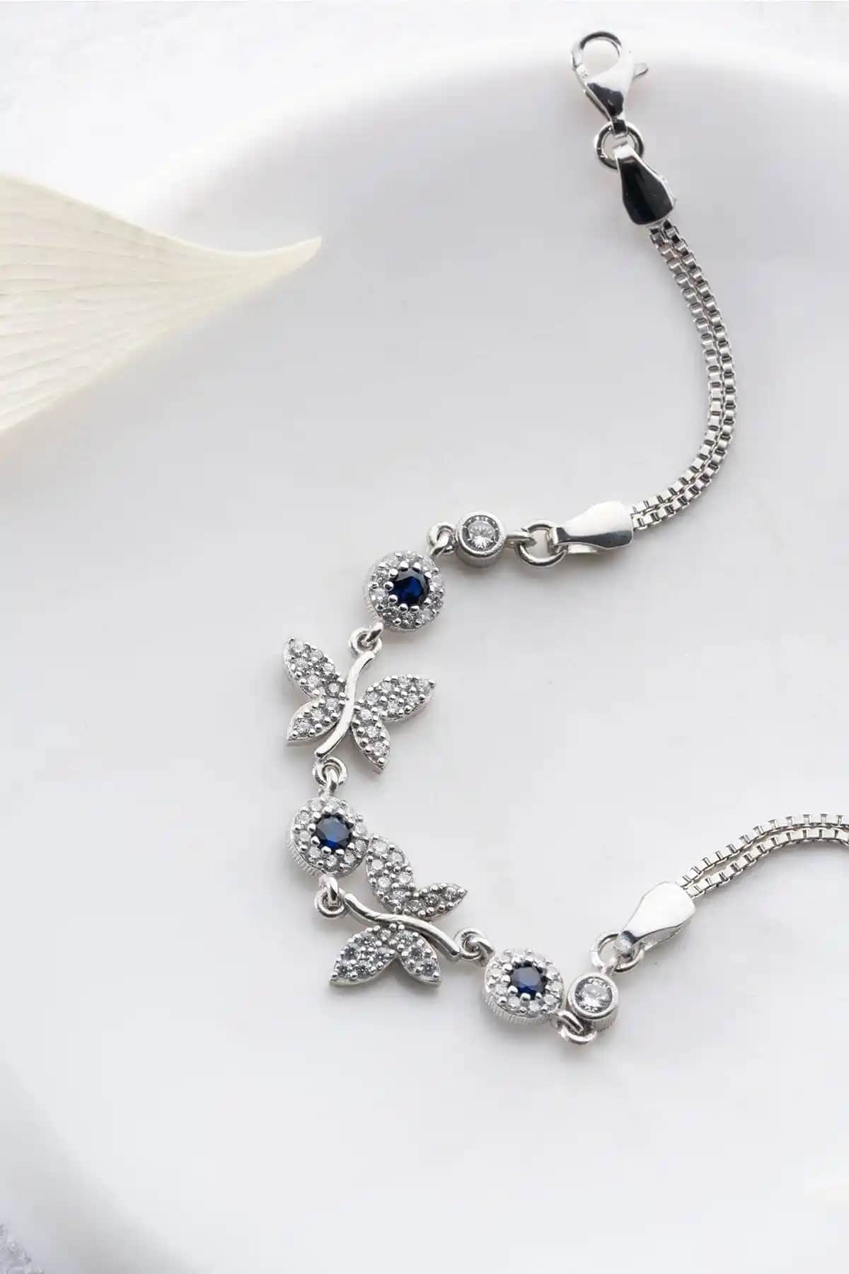 NEREZE 925 Ayar Gümüş Çift Kelebek Mavi Taş Detaylı Bileklik Özellikleri ve Tasarımı