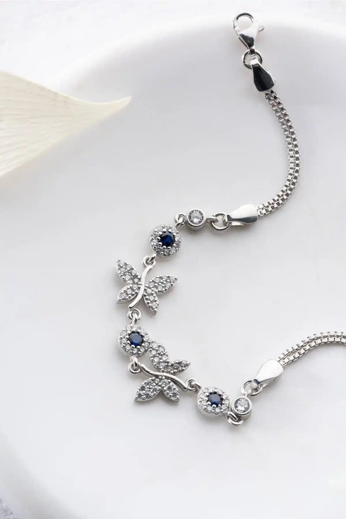 NEREZE 925 Ayar Gümüş Çift Kelebek Mavi Taş Detaylı Bileklik Özellikleri ve Tasarımı