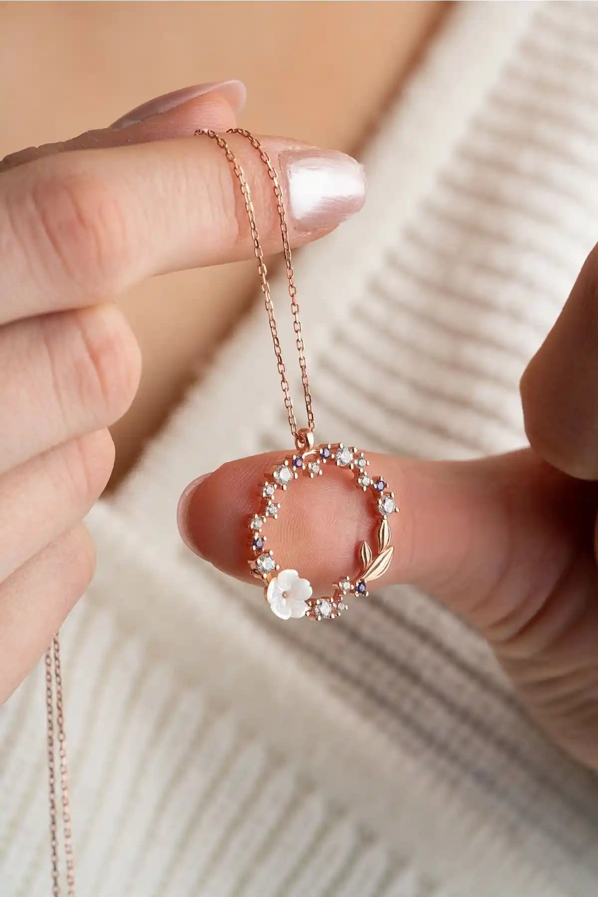 NEREZE 925 Ayar Gümüş Manolya Çiçeği Kolye Zarif ve Parlak Tasarım