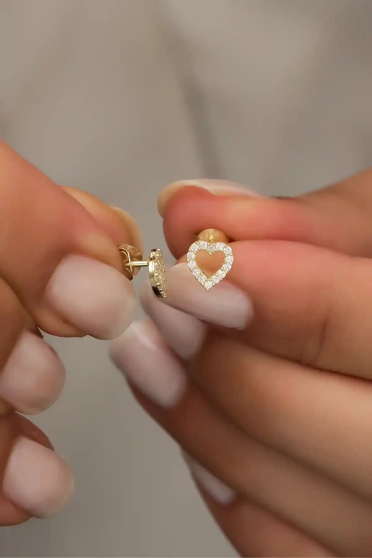 NEREZE ve Söğütlü Silver Gümüş Küpe Karşılaştırması: Hangi Küpe Sizin İçin Uygun