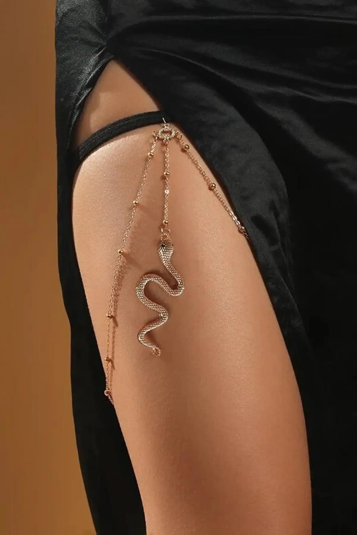 New Obsessions Serpent Yılan Bacak Zinciri ile Şık ve Modern Kadın Aksesuarları