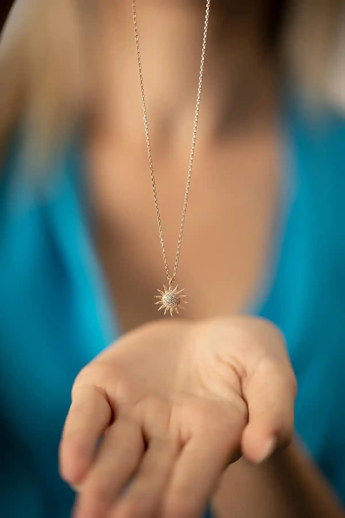 Ninova Silver Güneş Model Rose Kaplama 925 Ayar Gümüş Kolye: Zarif ve Dayanıklı Takı Seçenekleri