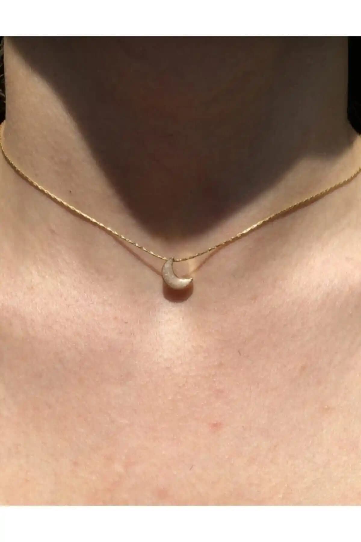 NurCollection Kadın Altın Kaplama Sedef Hilal Ay Kolye Zarif ve Anlamlı Tasarım