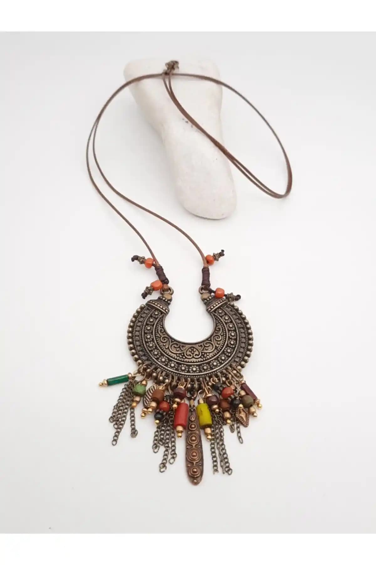 Otantik Kazak Üstü Uzun Kolye Karşılaştırması: Stil ve Kalite Analizi