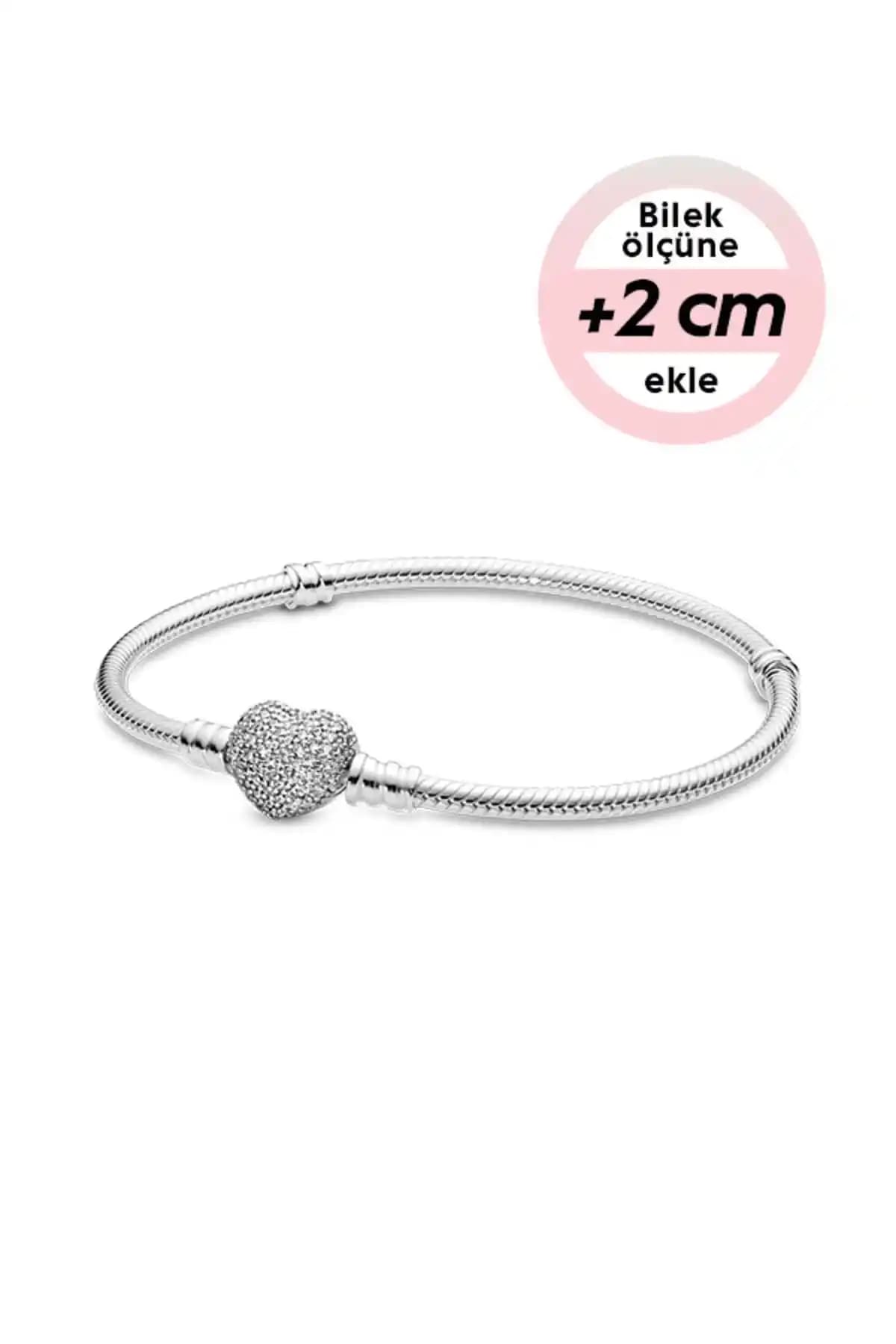 Pandora Moments Pavé Kalp Klipsli Bileklik: Zarif ve Parlak Tasarım, Günlük ve Özel Gün Kullanımı