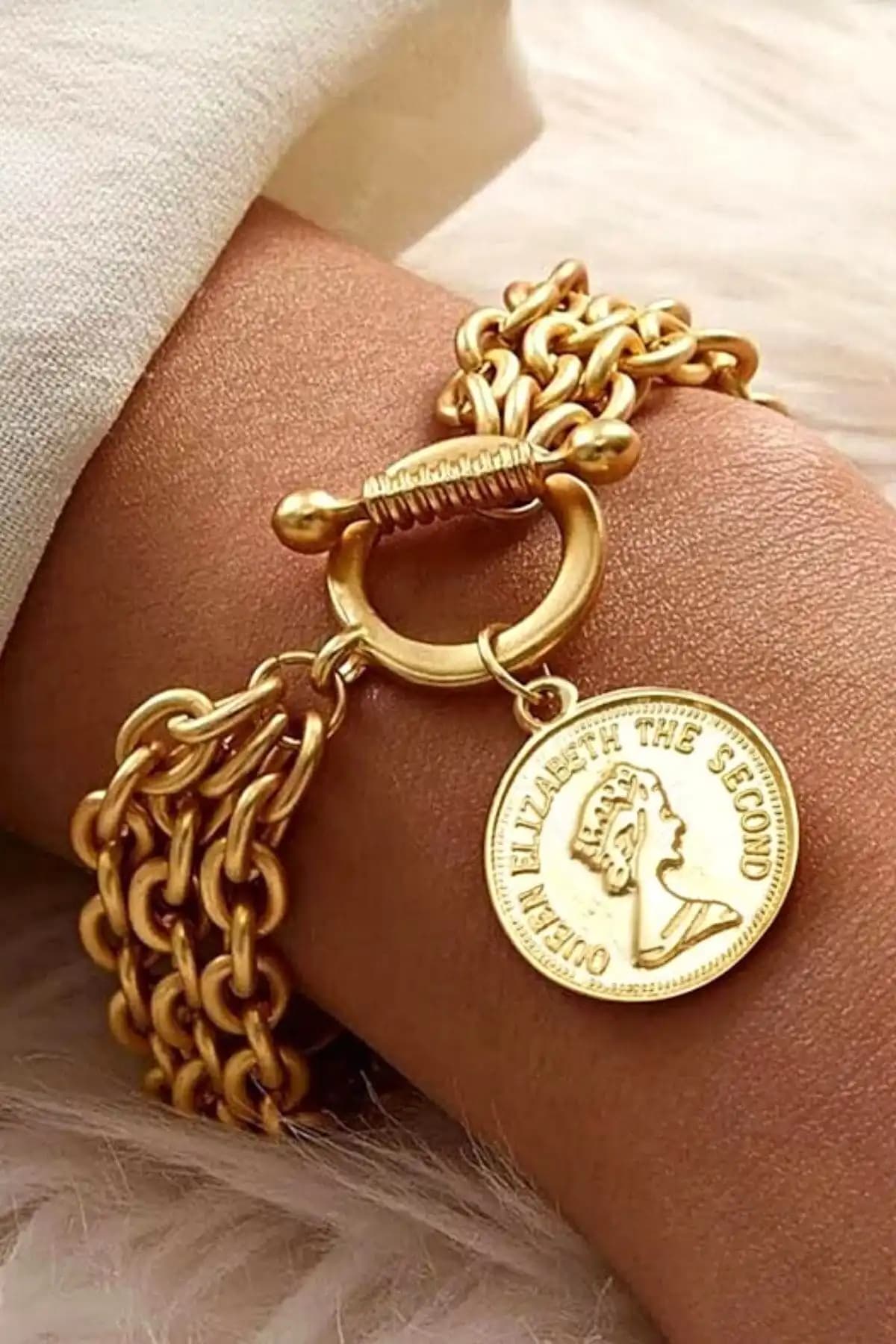 PETEK AKSESUAR Gold Kaplama Çoklu Zincir Madalyon Bileklik Şık ve Dayanıklı Tasarım