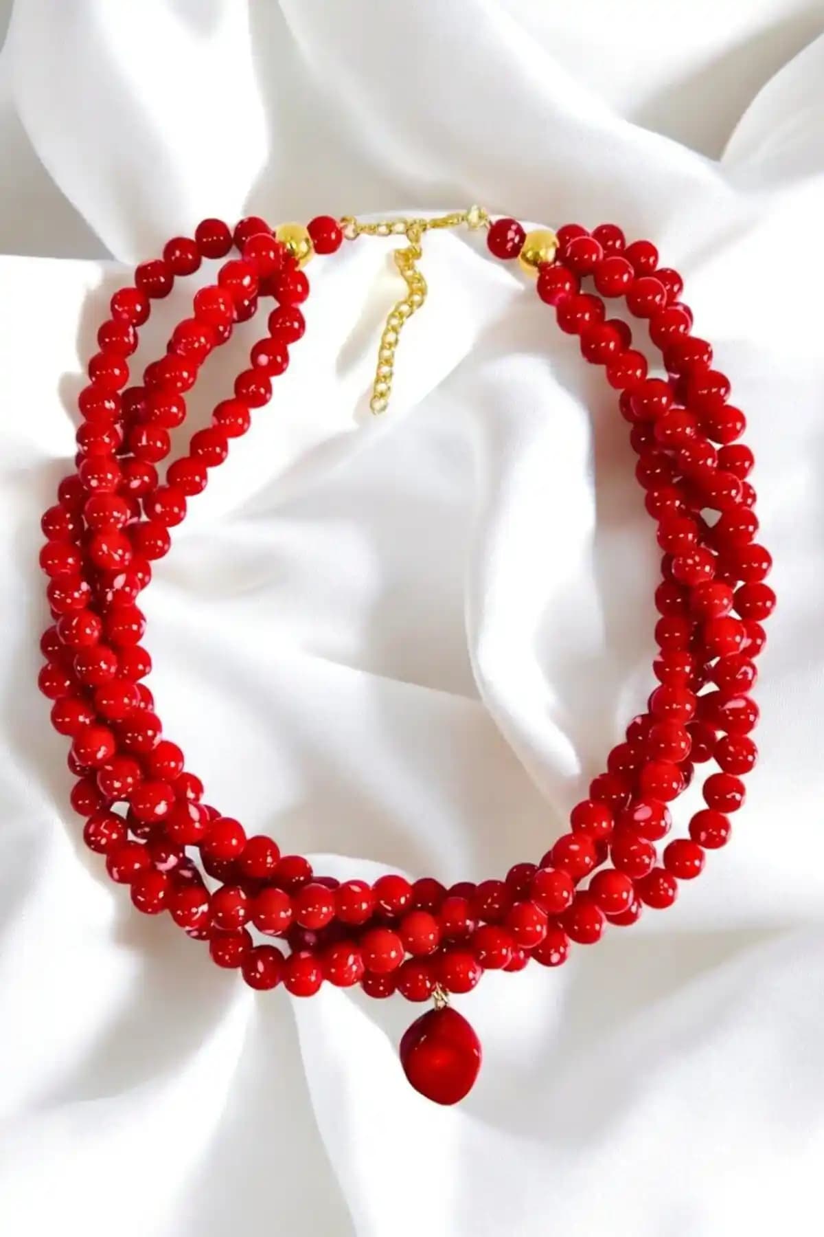 PETEK AKSESUAR ve Trend Jewellery Kırmızı Çoklu Kolye Karşılaştırması