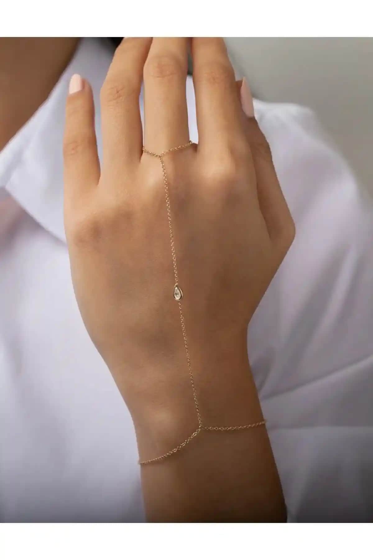 Pop Up Store 14K Altın Tek Taşlı El Aksesuarı Zarif ve Özgün Tasarım İle Şıklık Sunar
