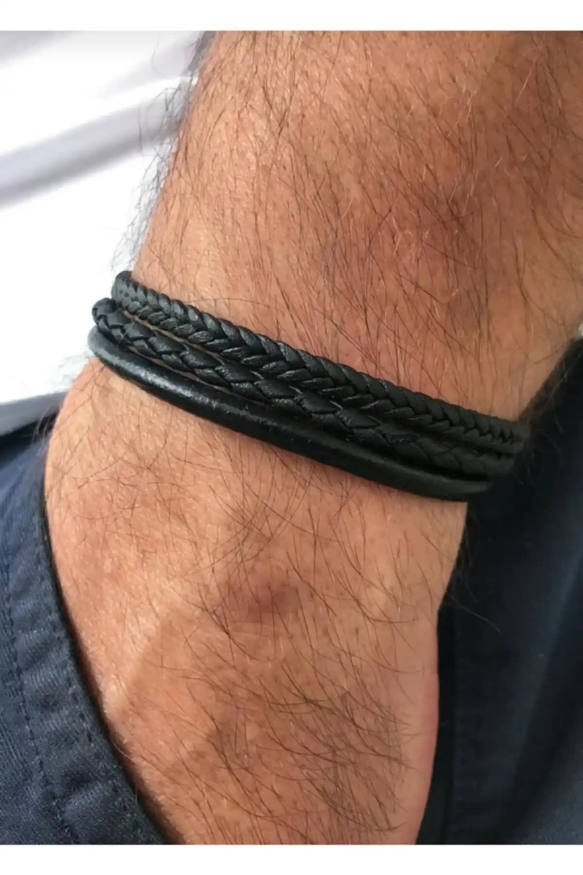 Reggente 3 Sıra Siyah Örgü Deri Bileklik: Şıklık ve Dayanıklılık Bir Arada