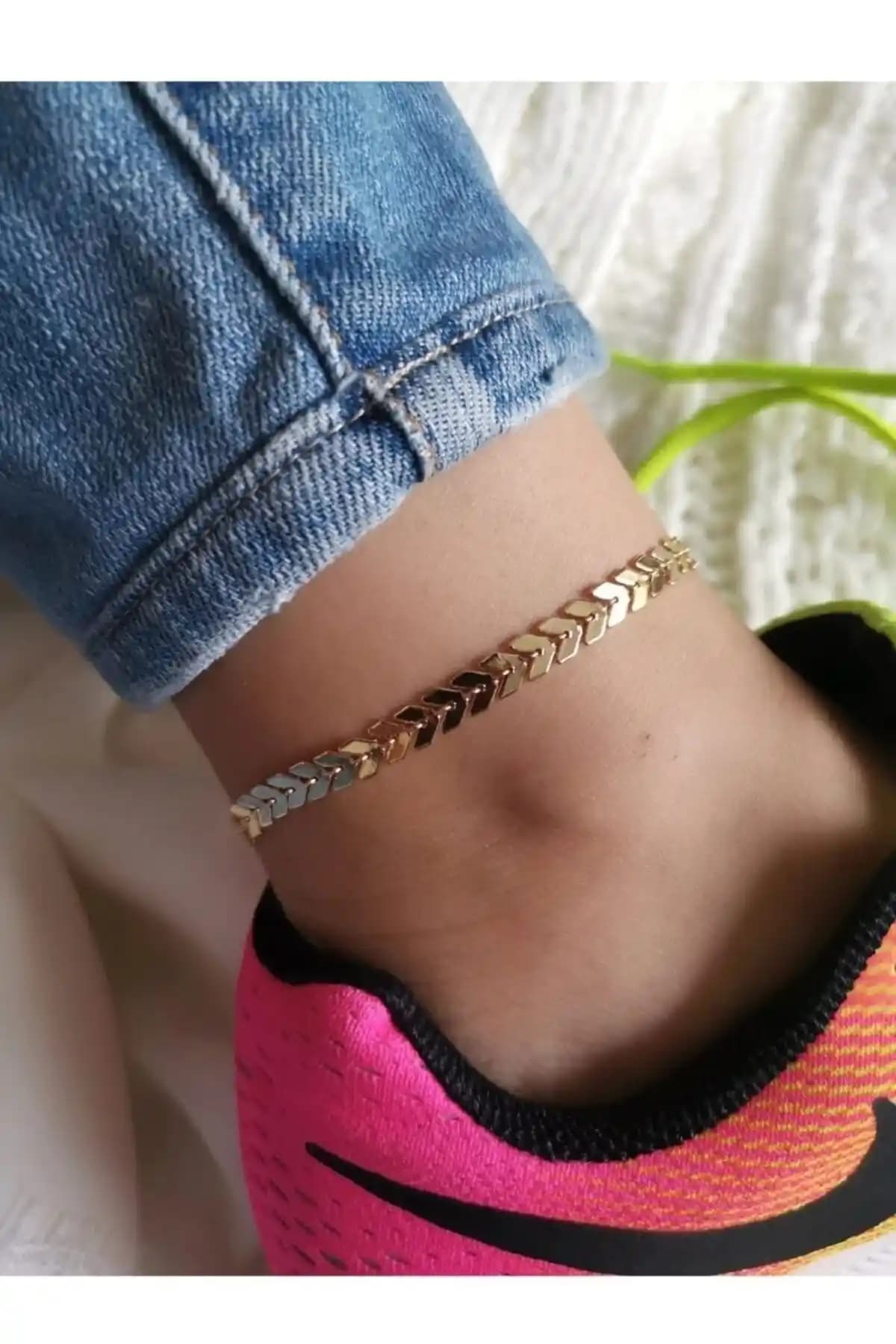 Roma Model Halhal: Şık ve Dayanıklı Altın Renkli Pirinç Aksesuar