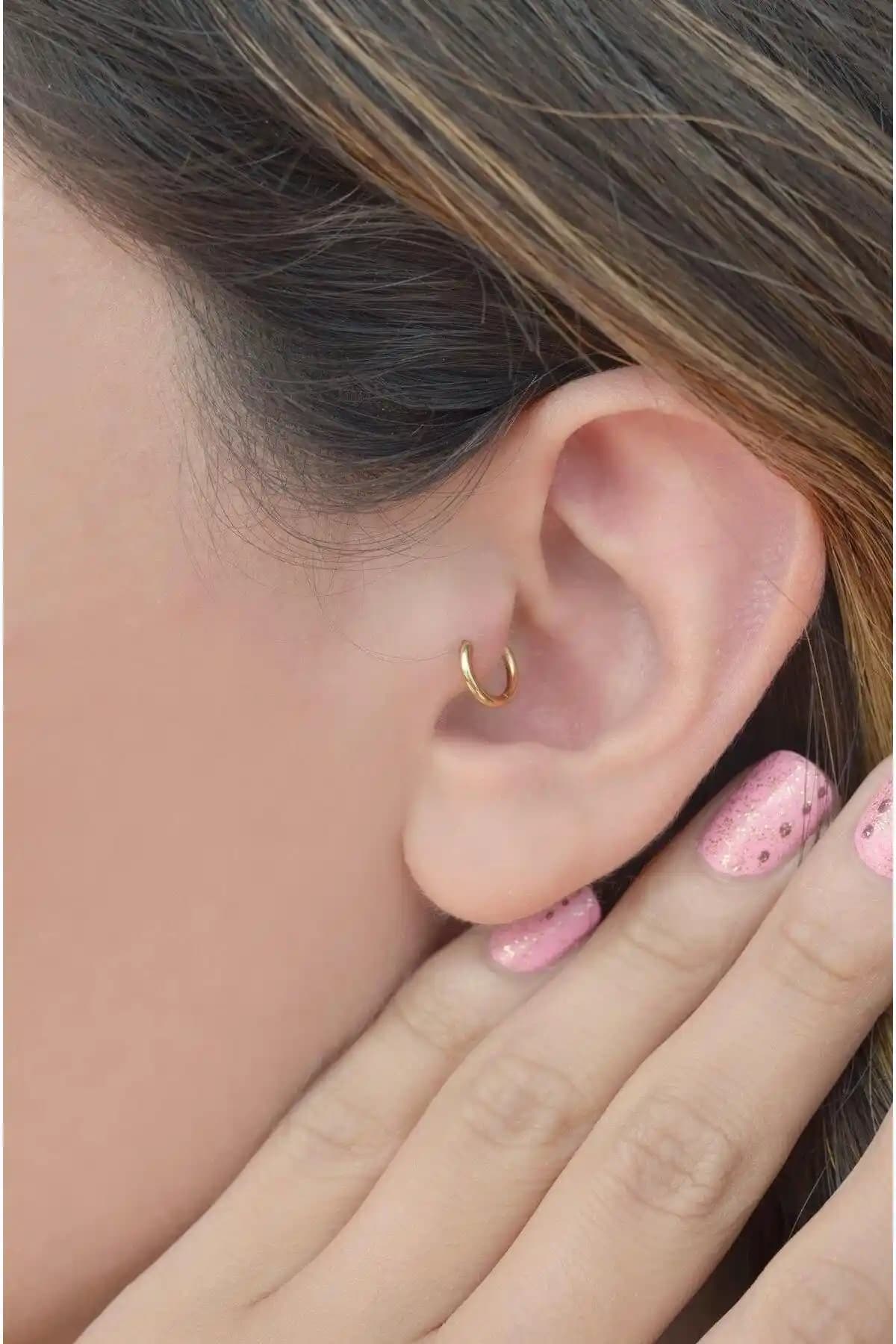 Sacce Scarves&Accessories Düz Çelik Halkalı Tragus Piercing: Estetik ve Dayanıklı Takı Seçeneği