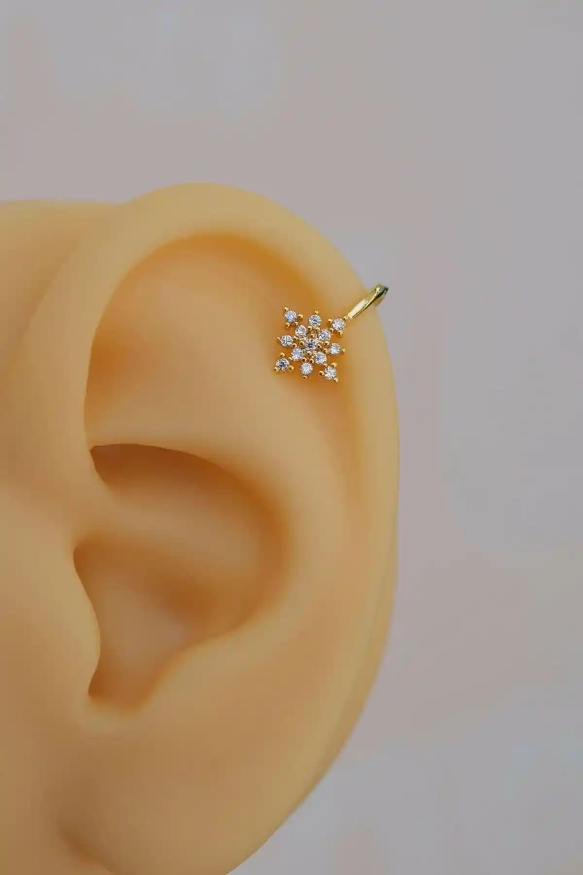 Sacce Scarves & Accessories Kuğu Yıldızı Küpe: Şık ve Dayanıklı Takı Seçenekleri