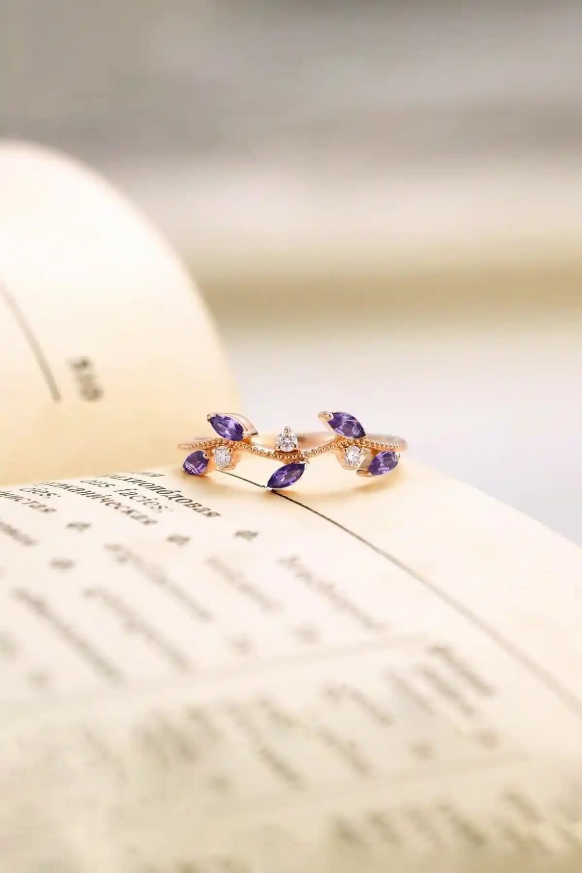 Sahira Jewelry Mor Taşlı Sarmaşık Tasarımlı 14 K Rose Altın Kaplama Kan Yüzükleri