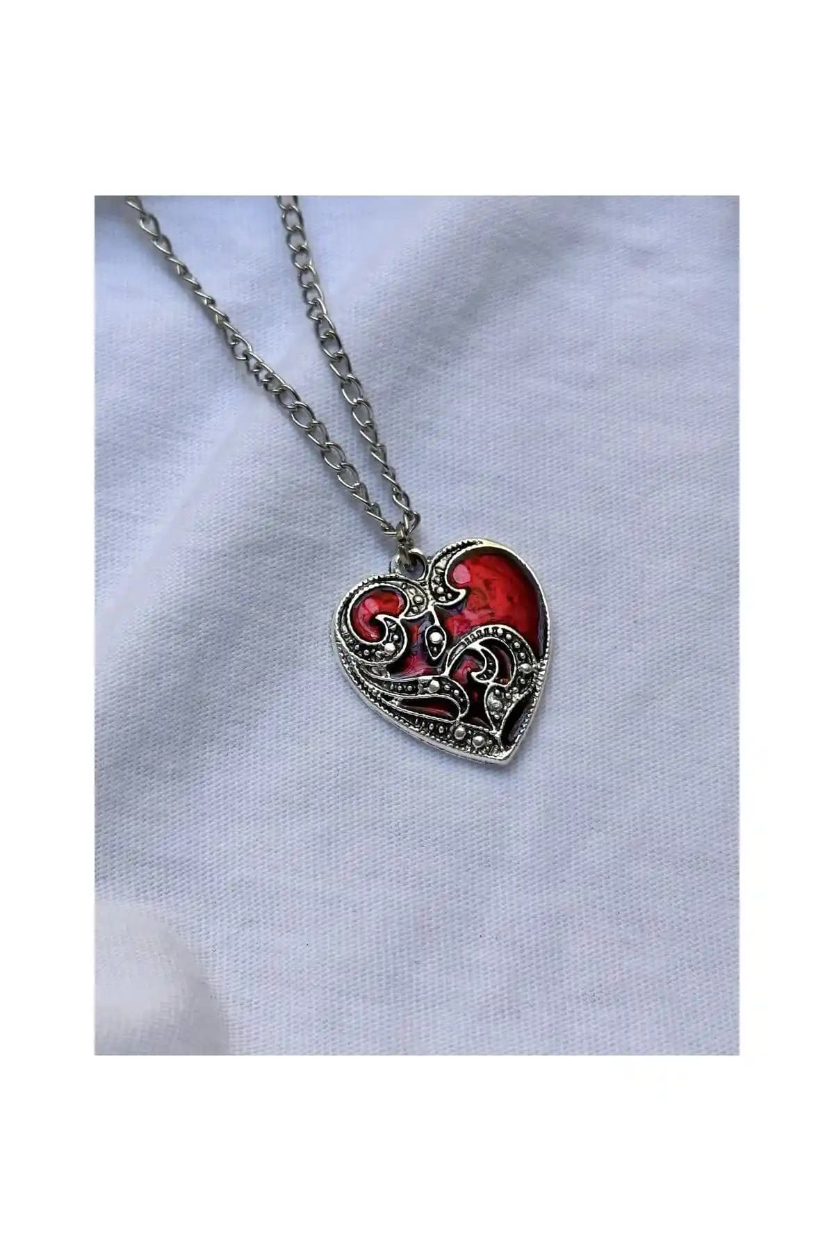 Sleyshop Kırmızı Kalp Gümüş Kaplama Kolye: Zarif ve Şık Takı Seçenekleri