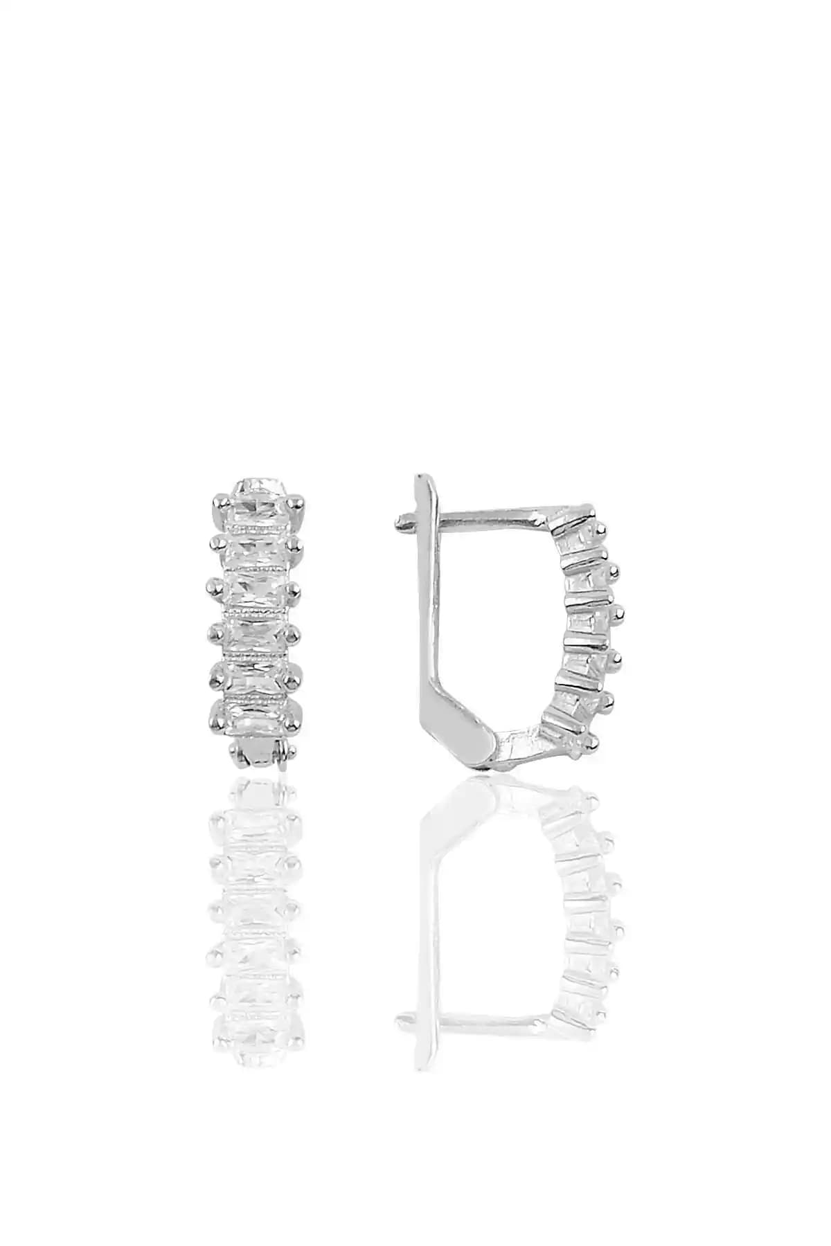 Söğütlü Silver Gü<müş> Baget Taşlı J Küpe: Zarif ve Modern Gümüş Takı Seçenekleri