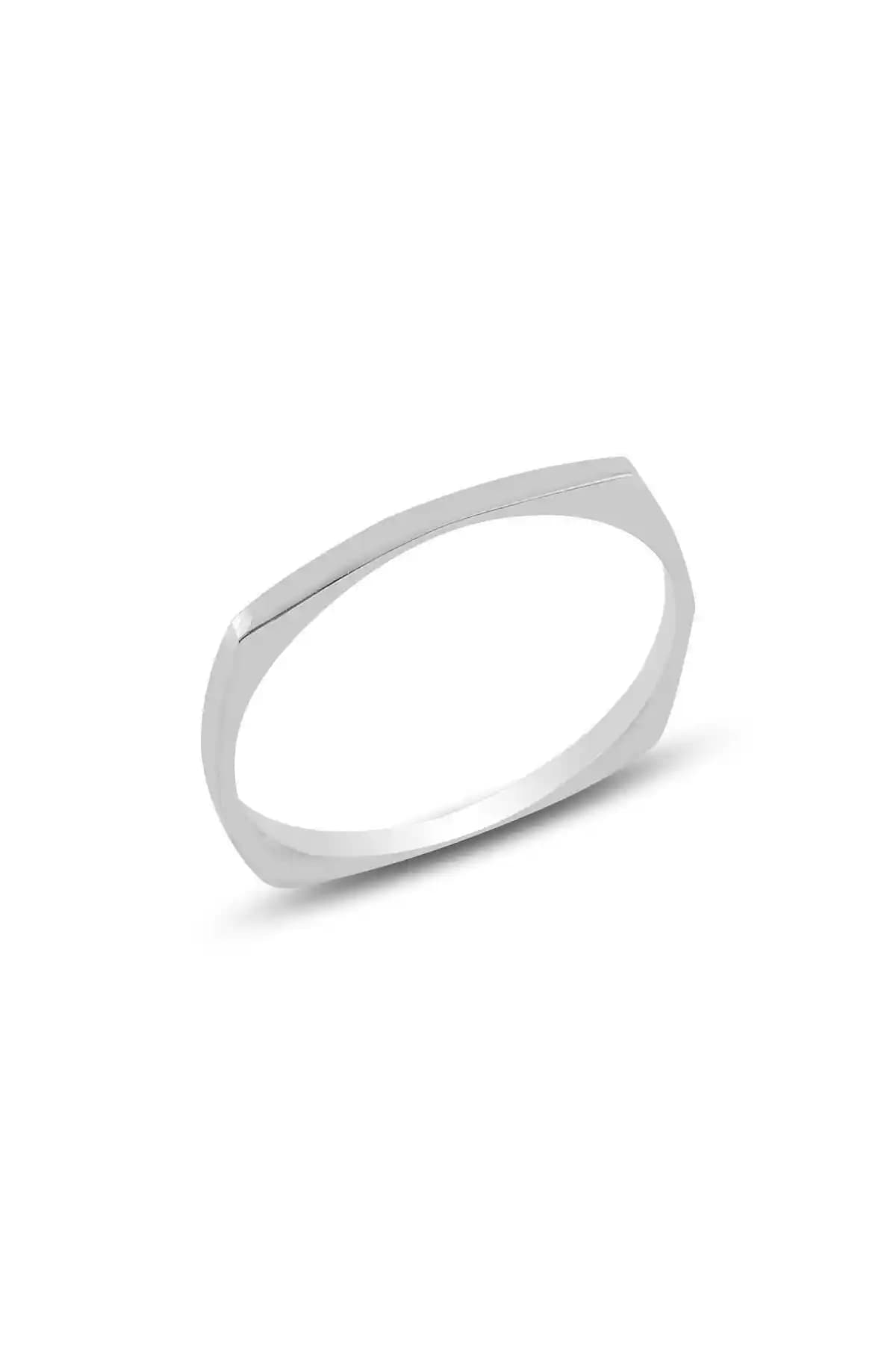 Söğütlü Silver Rodyum Kaplamalı Zarif Gümüş Kadın Yüzüğü - Şıklık ve Dayanıklılık