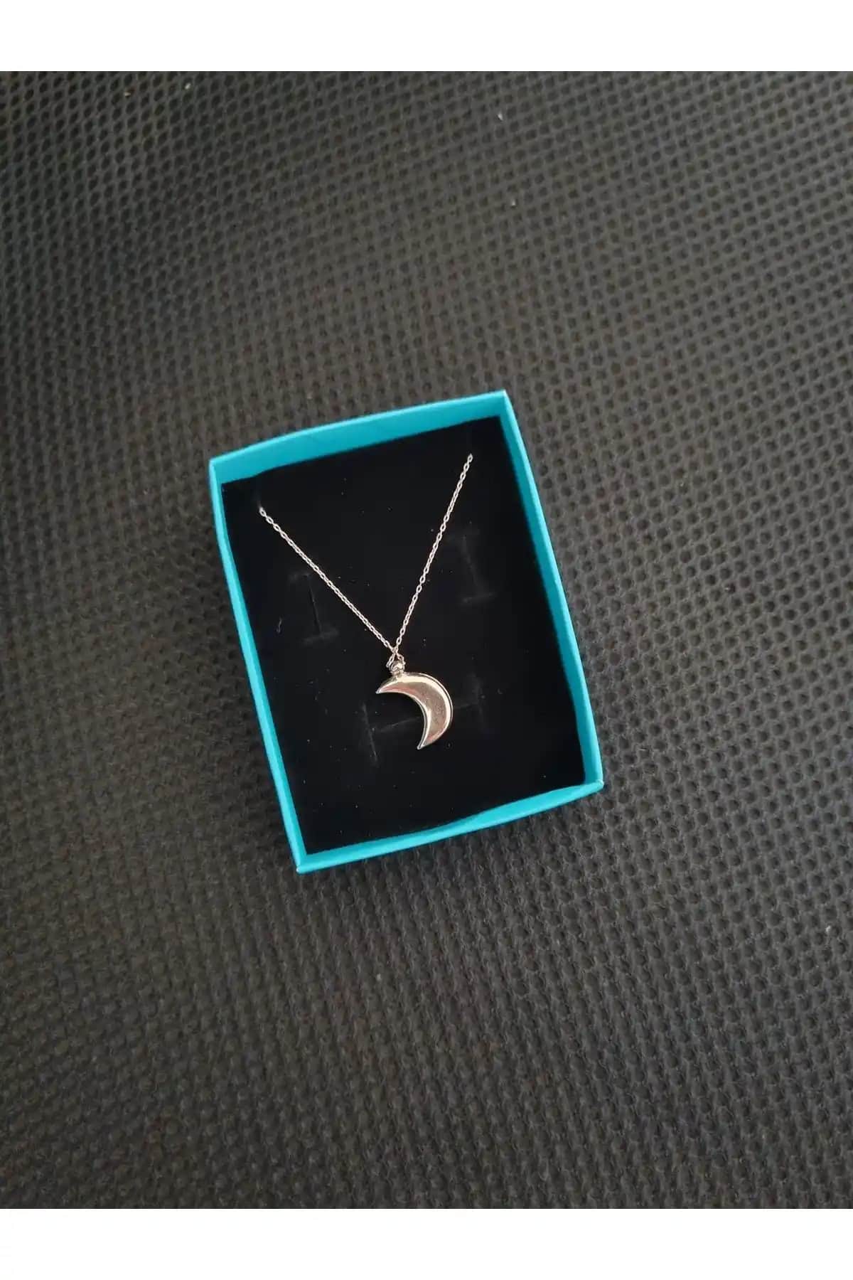 Soprano Ay Kolye 925 Ayar Gümüş: Zarif ve Parlak Tasarım ile Günlük ve Özel Kullanım İçin